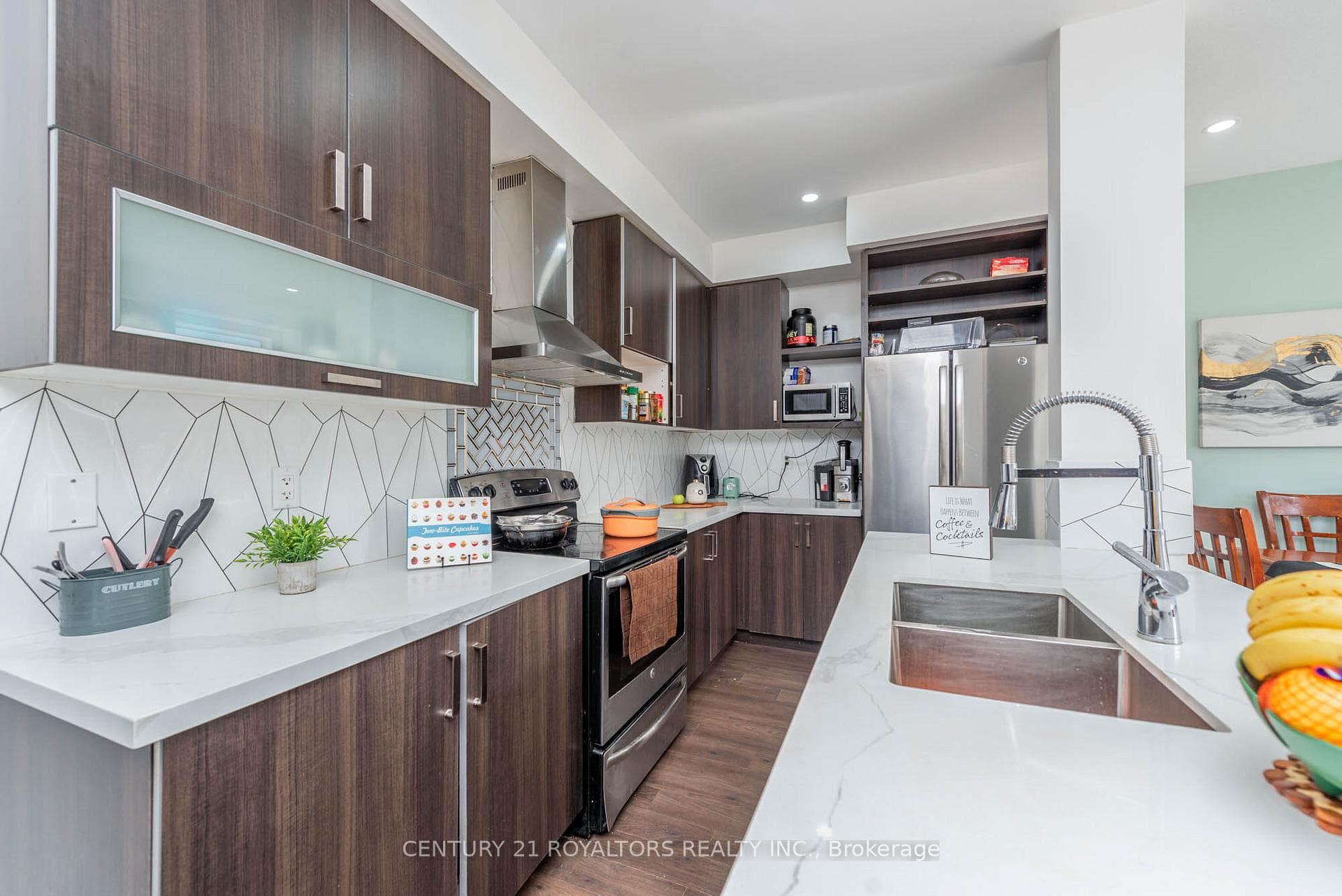 420 Queen Mary Drive photo 13