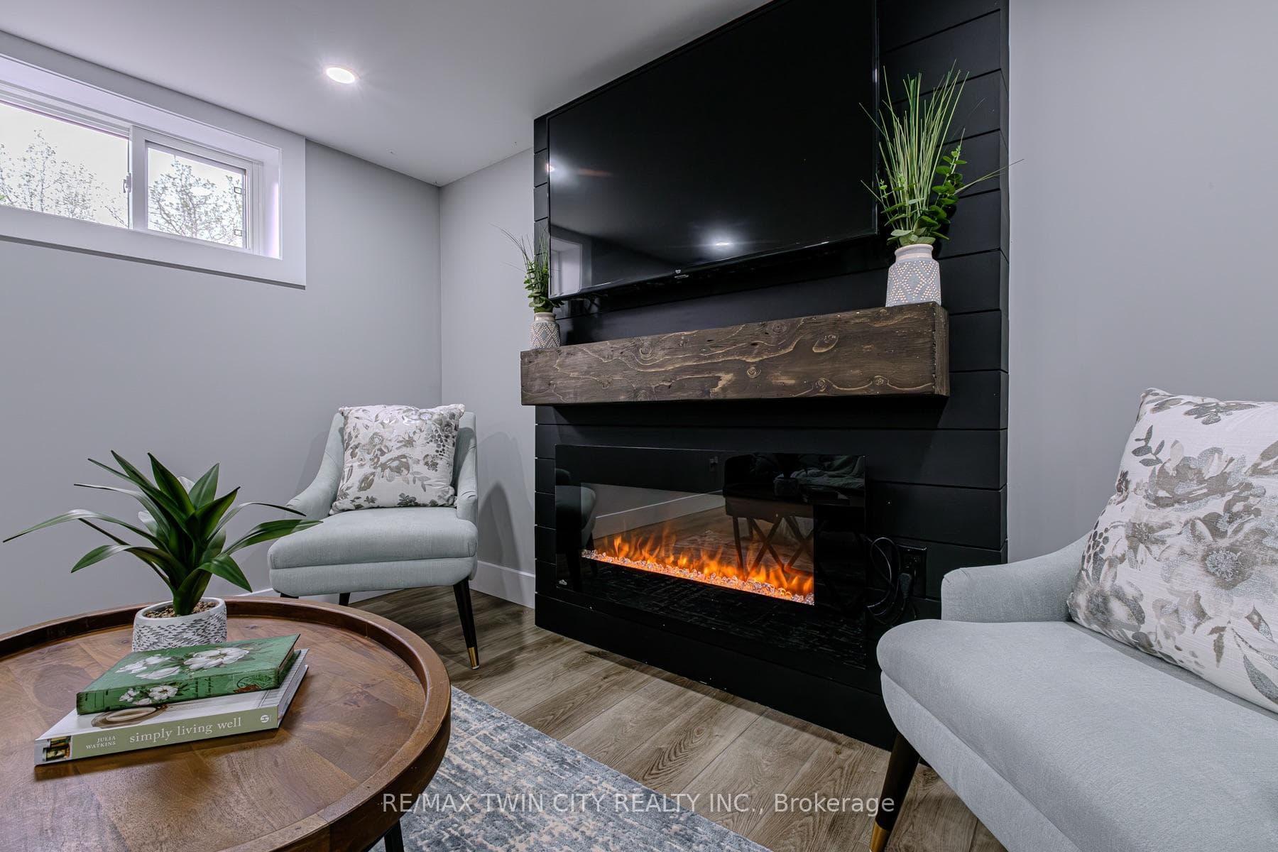 556 Paris Road photo 29