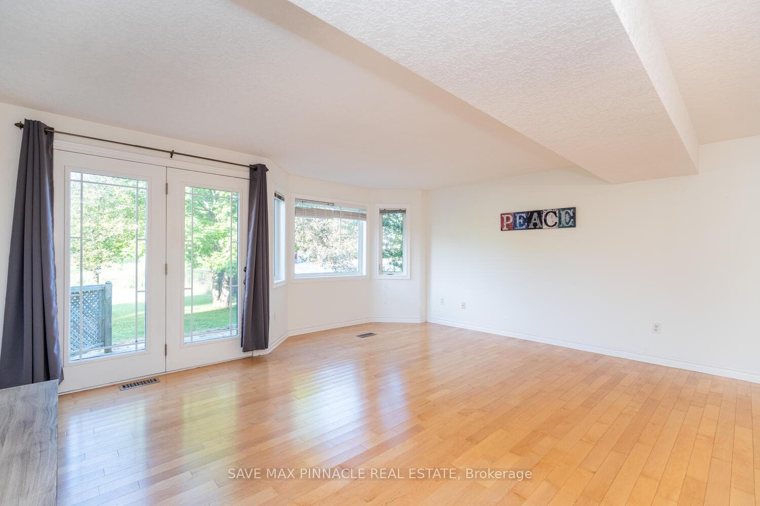 215 Terraview Crescent photo 16
