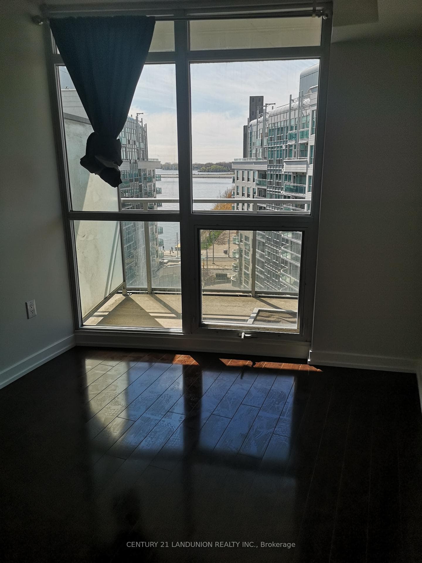 38 Dan Leckie Way Unit 1015 photo 18