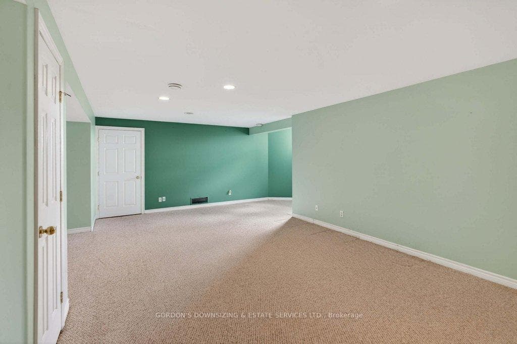 18 Weatherhead Road photo 37