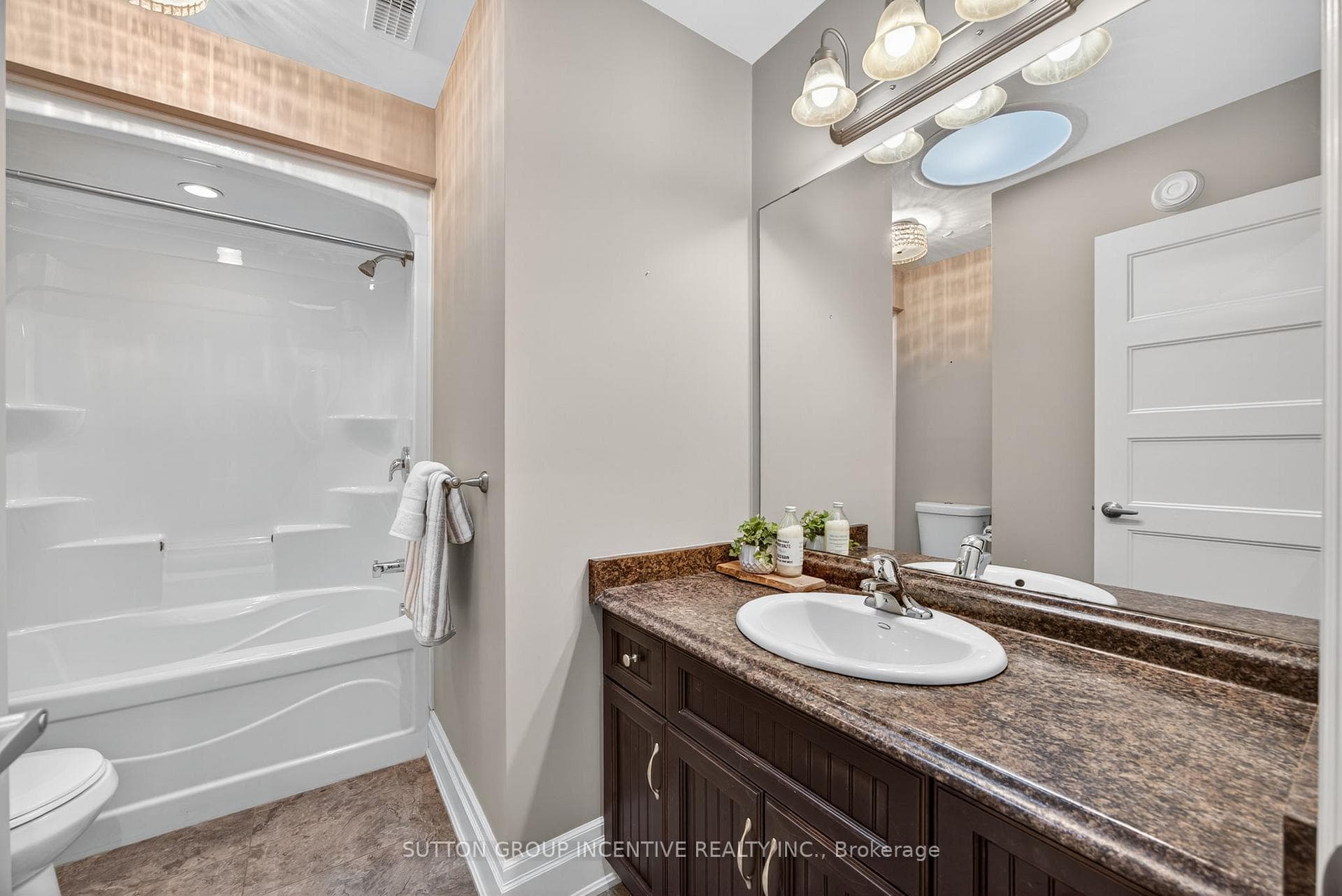 53 Clover Crescent photo 28