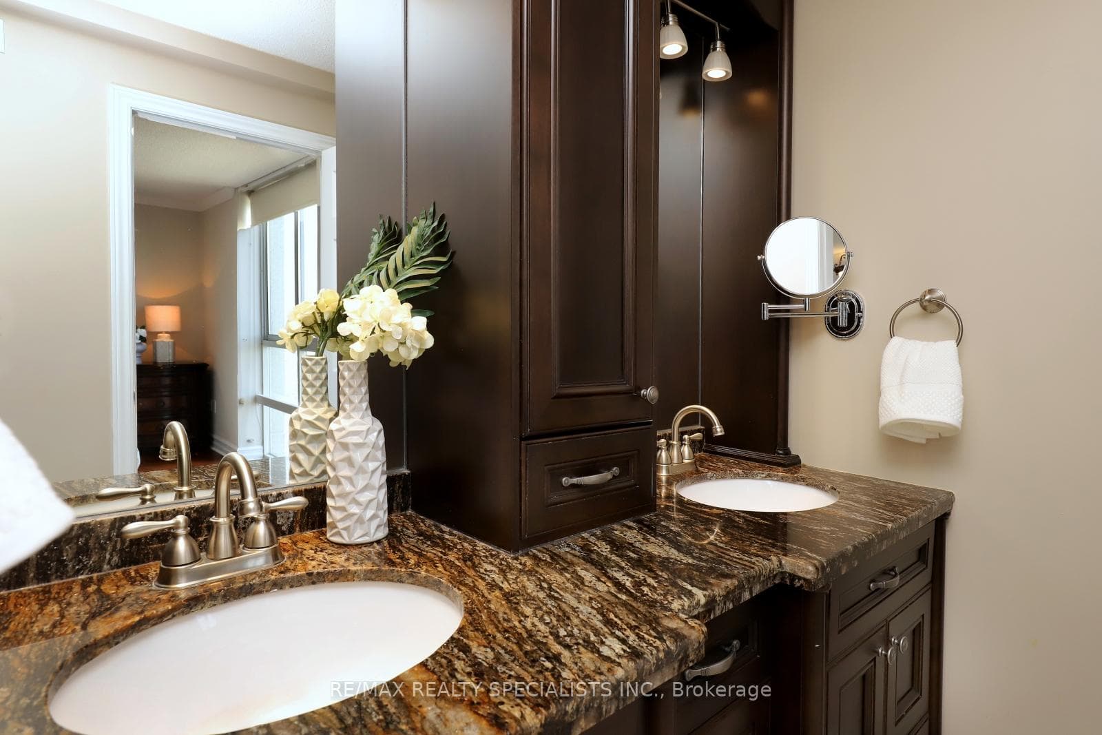3650 Kaneff Crescent Unit 2407 photo 30