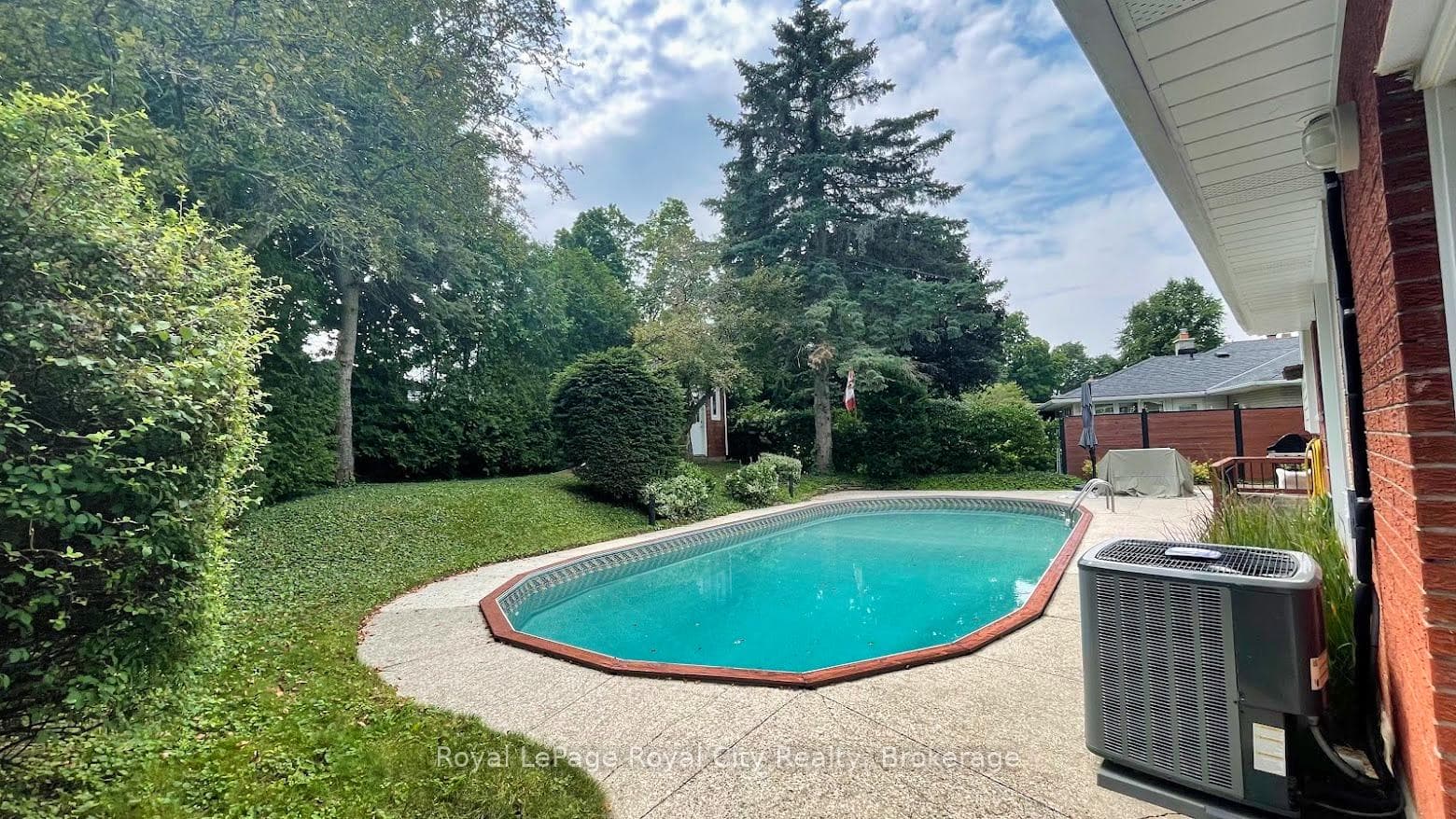 16 Westminster Avenue photo 43