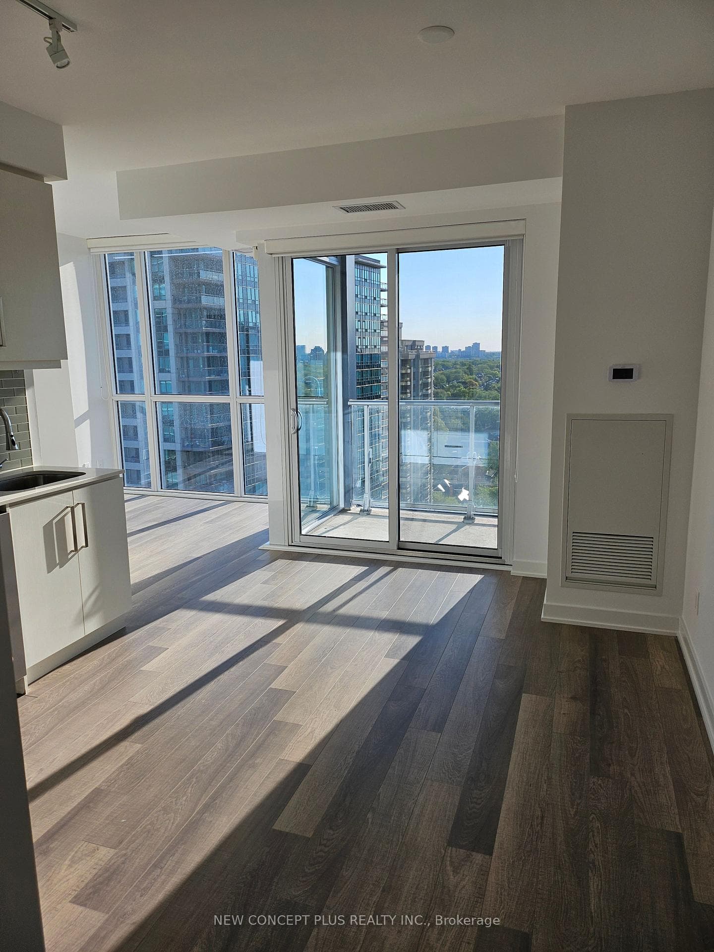 5180 Yonge Street Unit 1505 photo 2