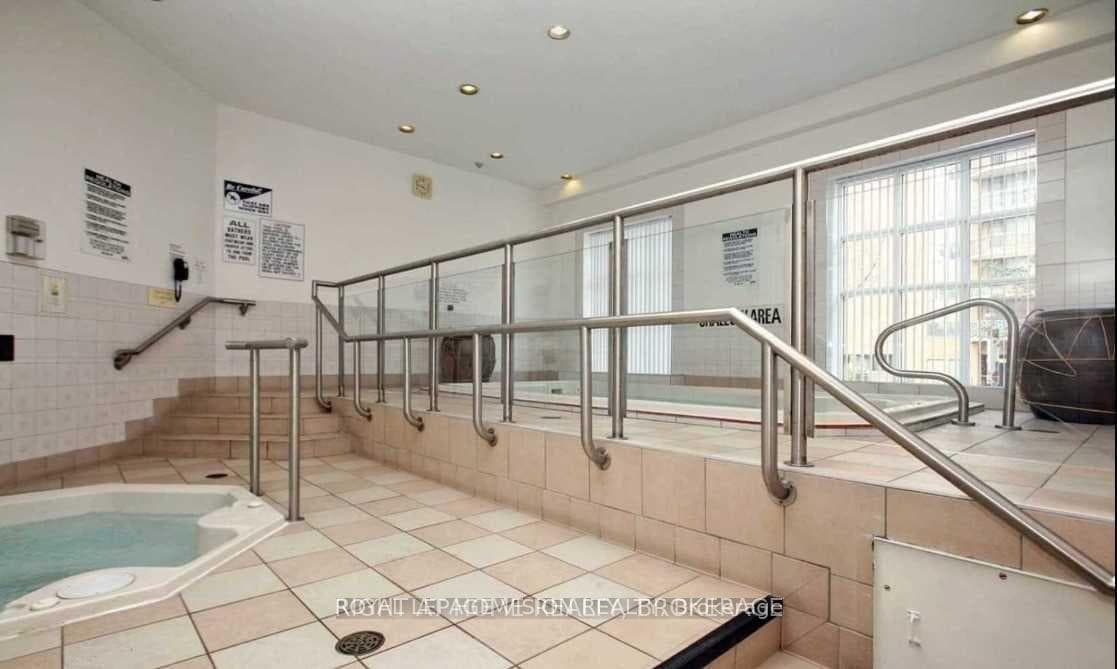 11 Thorncliffe Park Drive Unit 802 photo 9