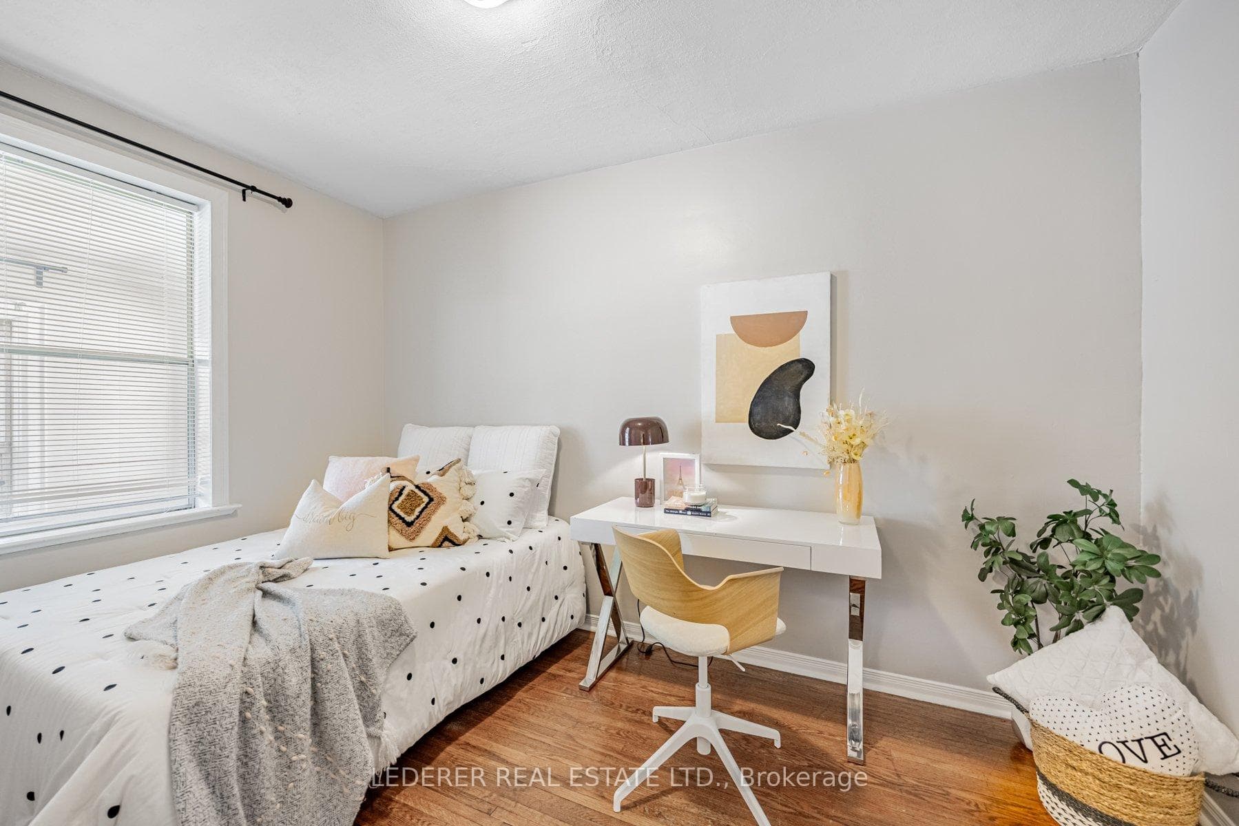 37 Simpson Avenue photo 25