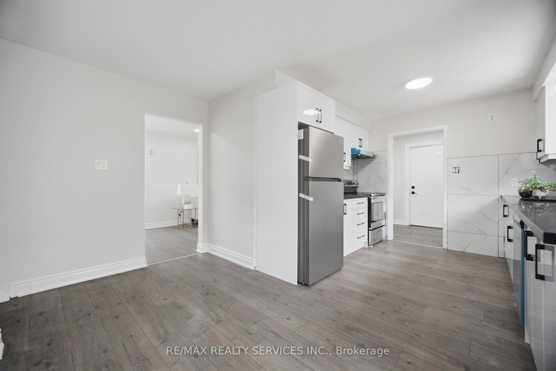 7493 Netherwood Road photo 19