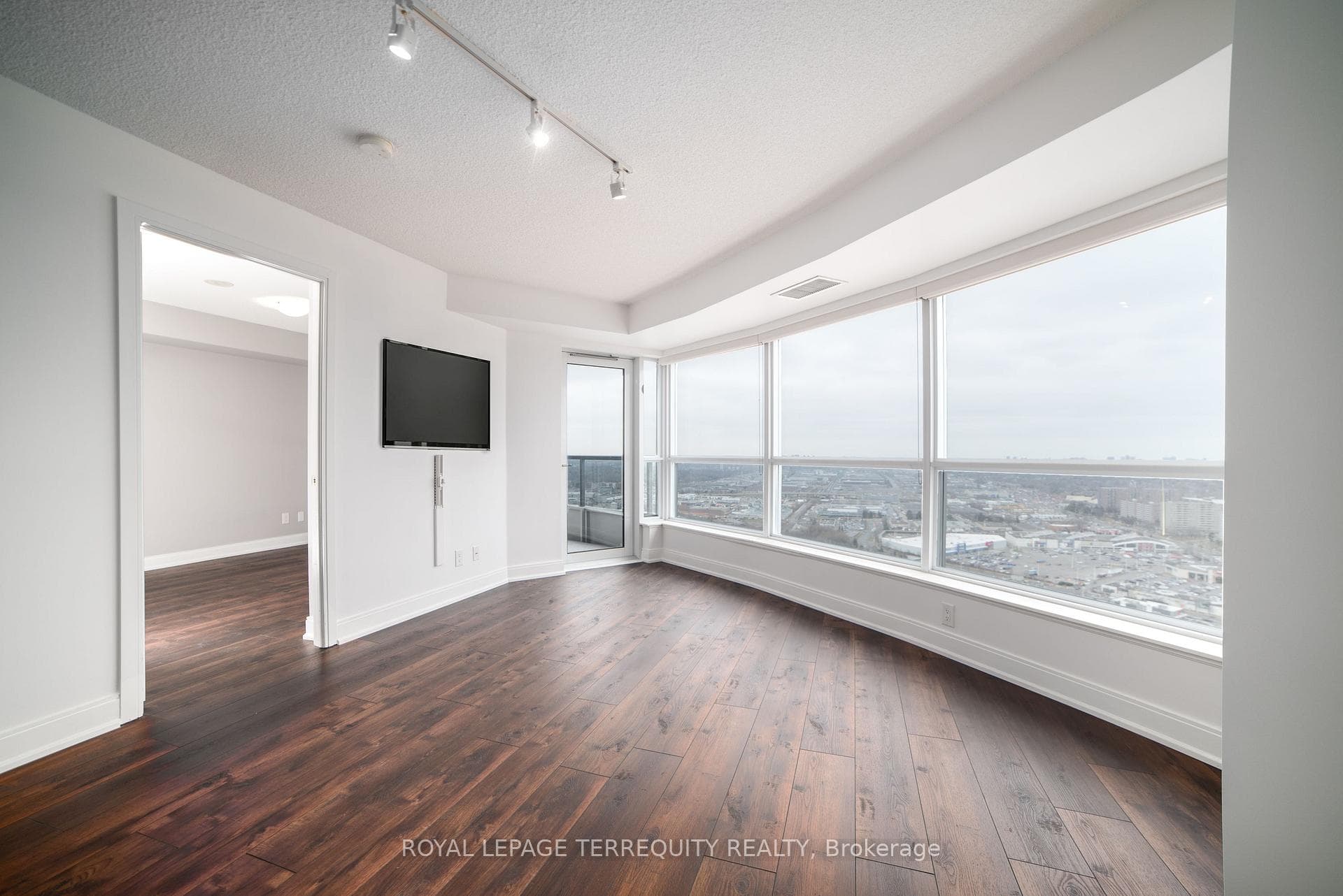 125 Village Green Square Unit 3504 photo 1