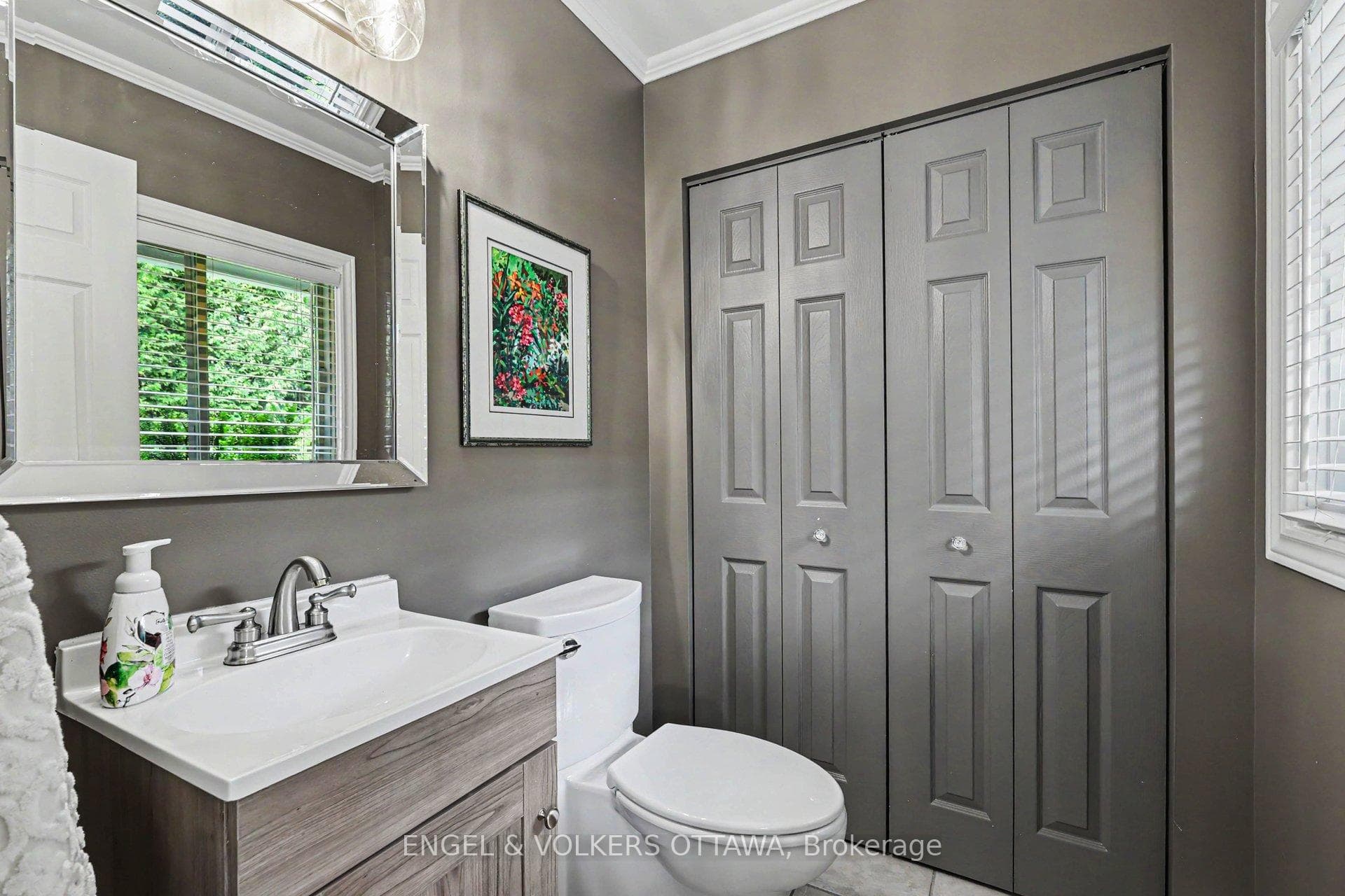 176 Sanford Avenue photo 17