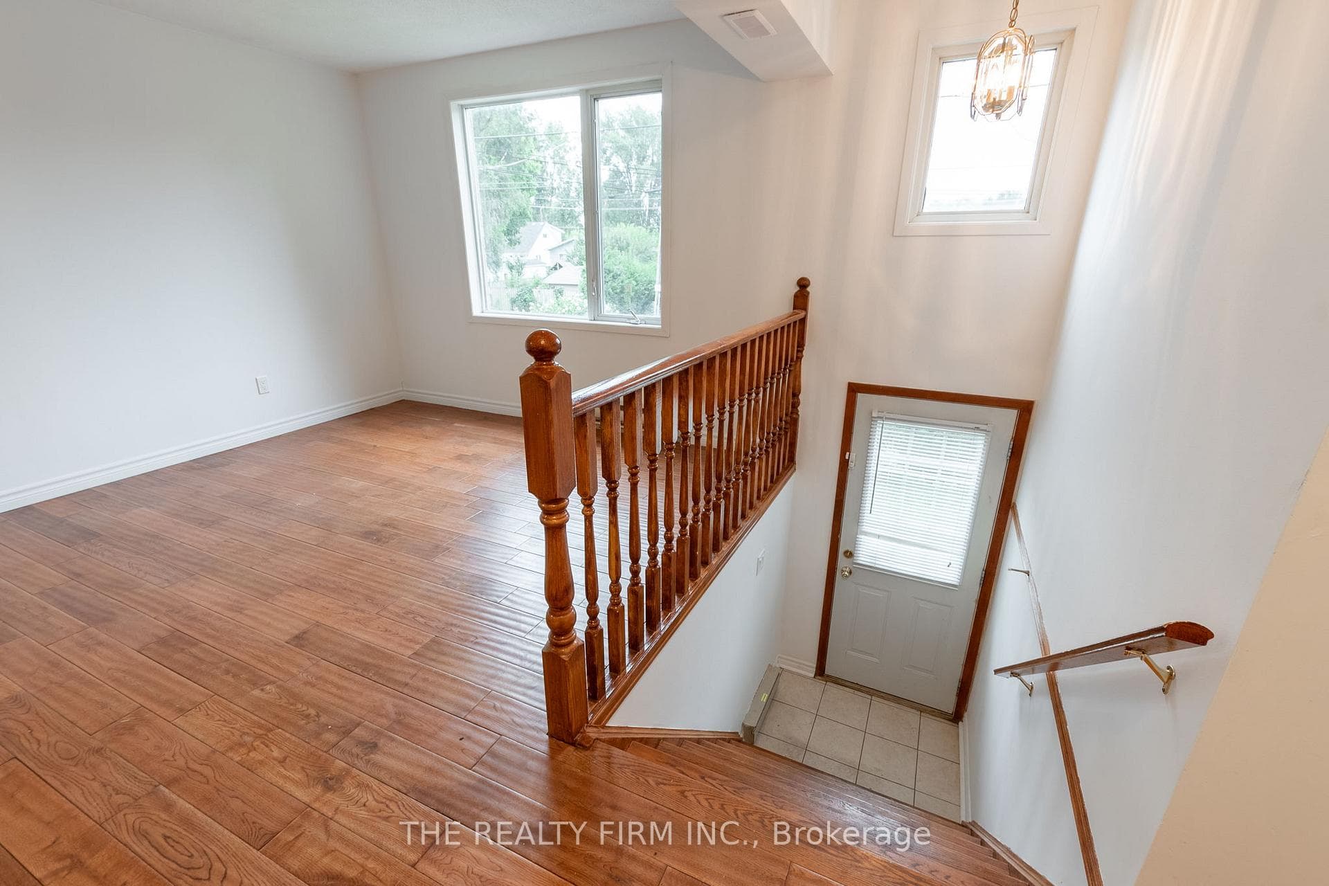 726 Walker Street photo 6