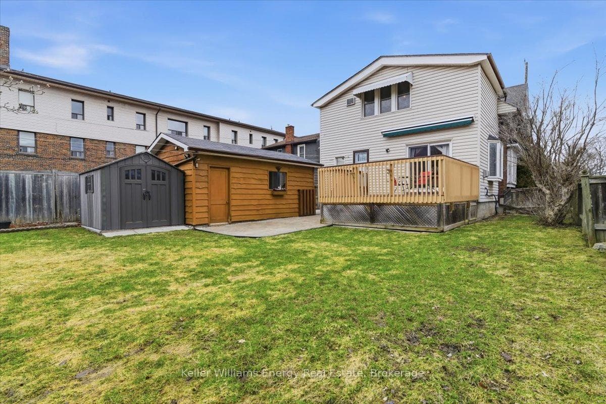 482 Simcoe Street photo 24