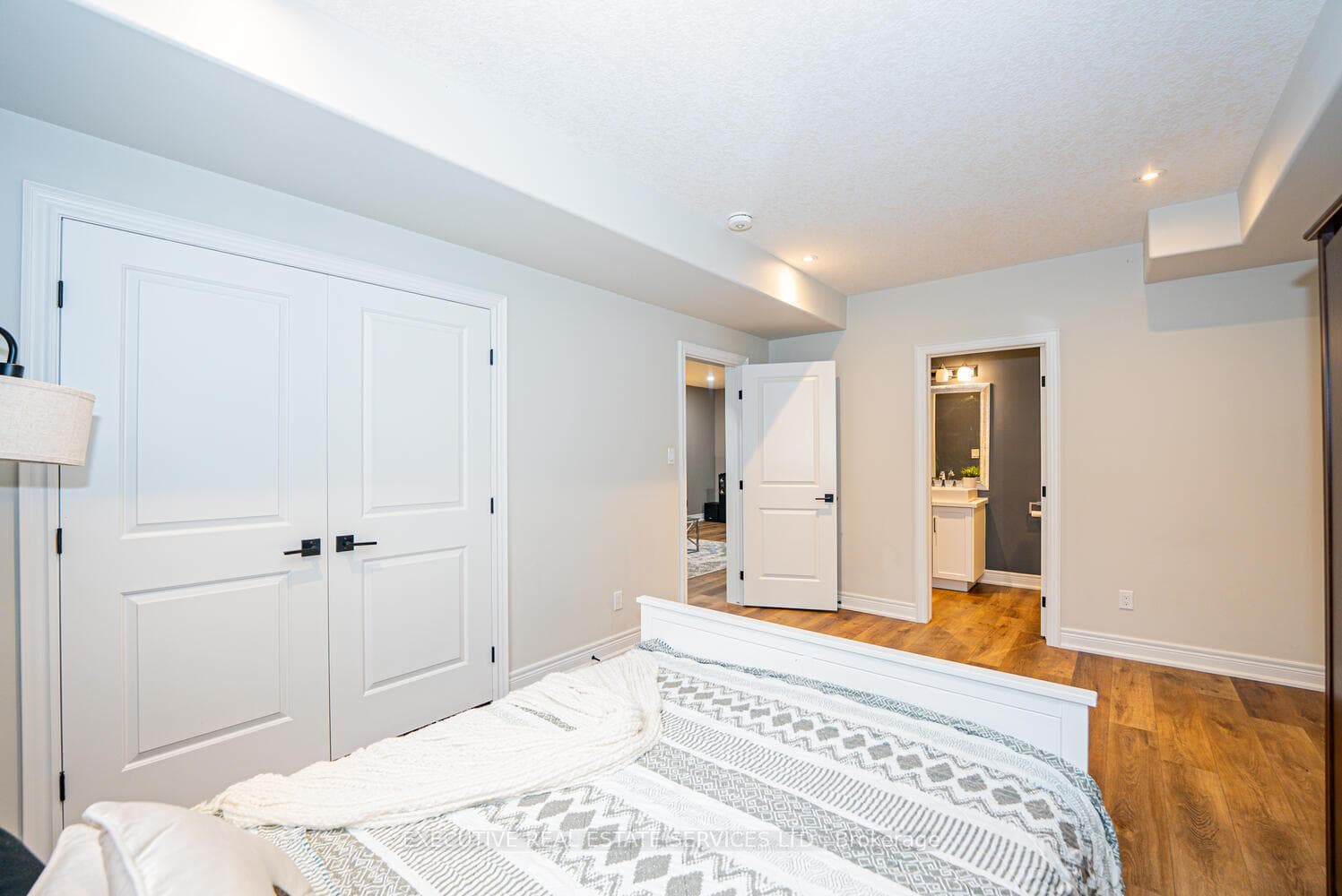 2848 King Street Unit 11 photo 21