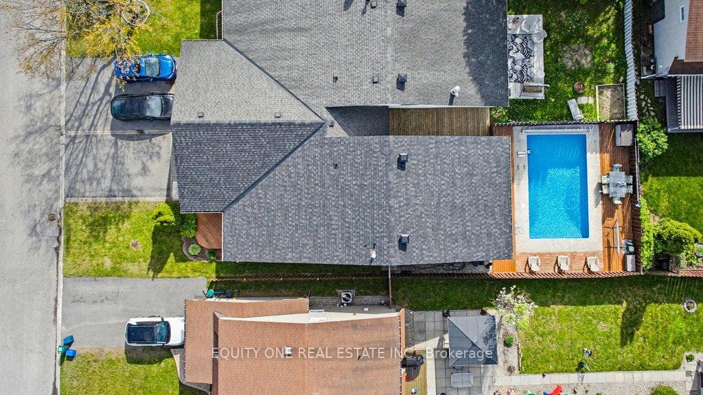 1112 Burgundy Lane photo 3