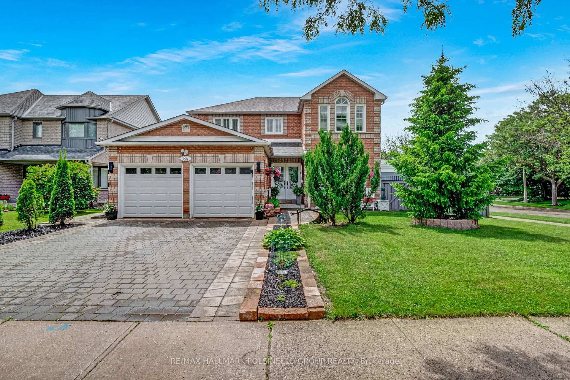 84 Closs Square photo 1