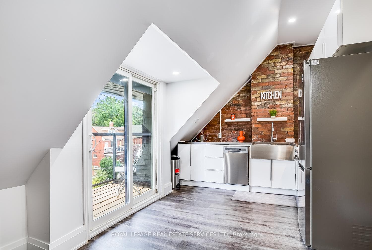 19 Springhurst Avenue Unit 3 photo 1