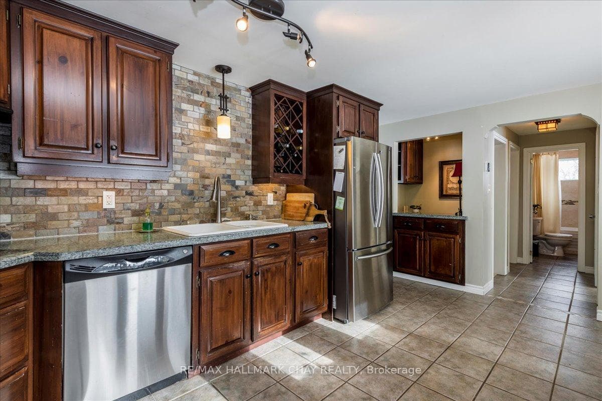 3302 Innisfil Beach Road photo 7