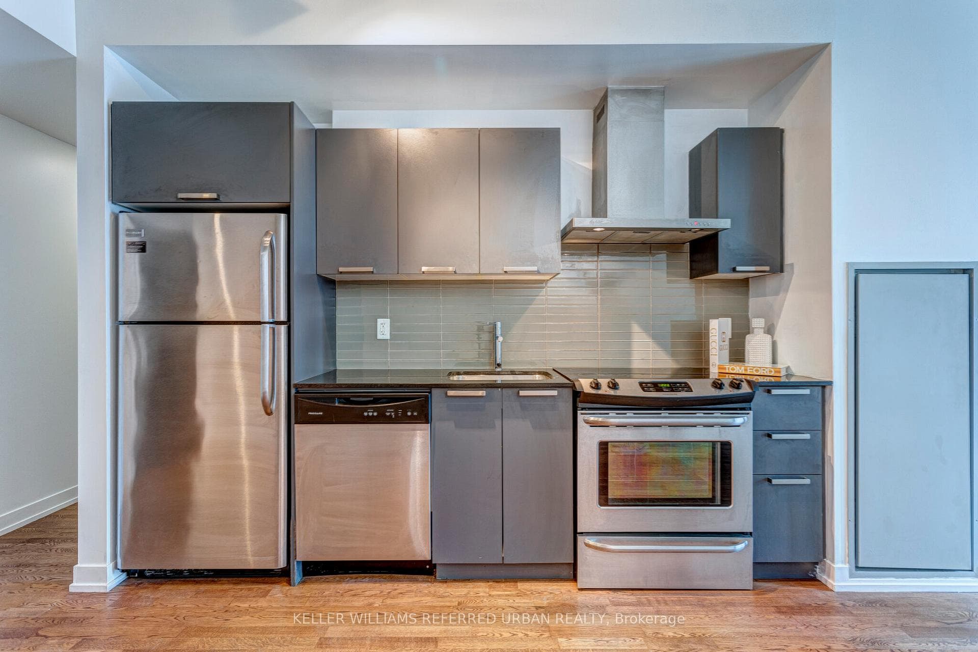 650 King Street Unit 201 photo 4