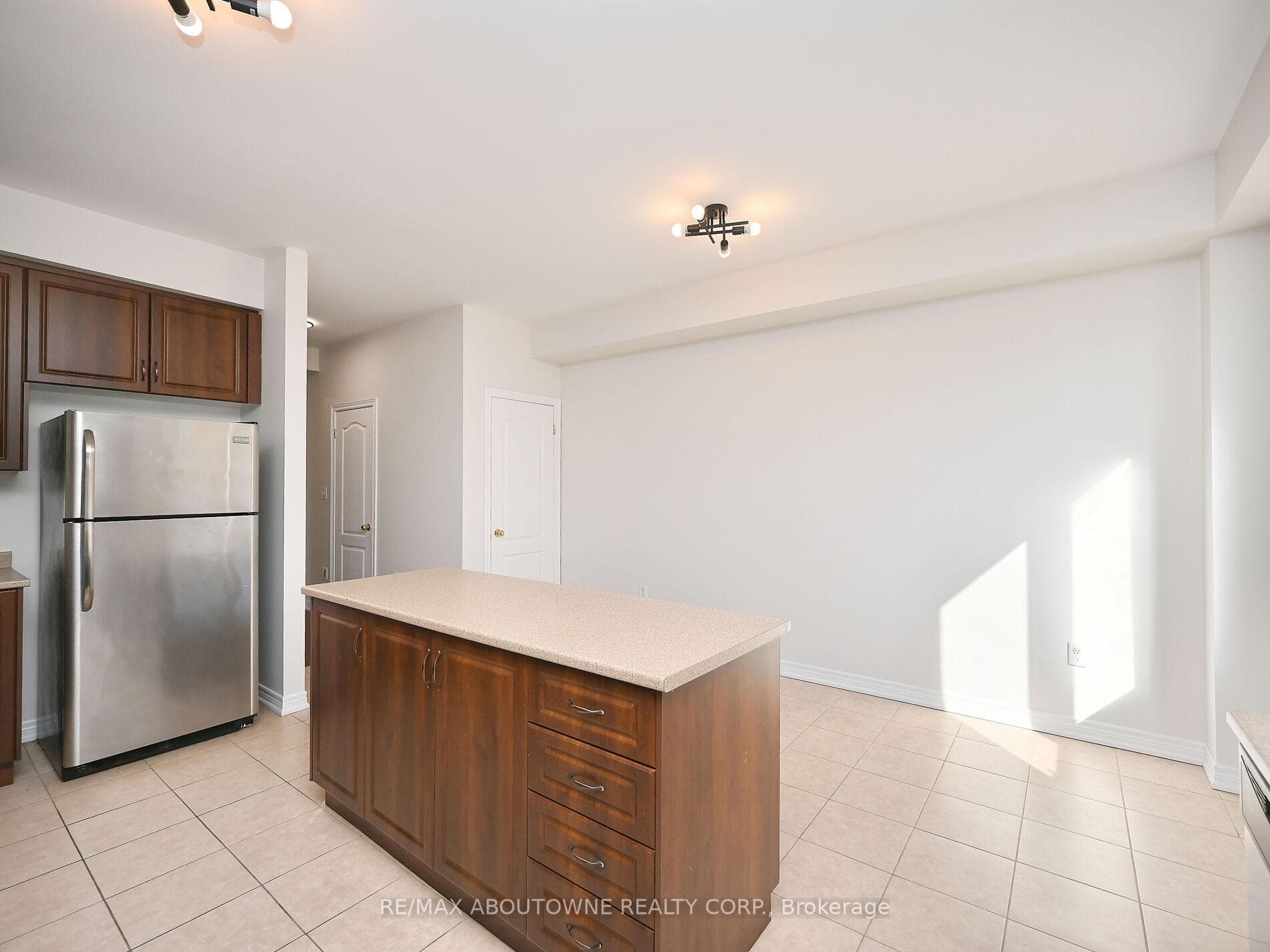 1314 Granrock Crescent photo 13