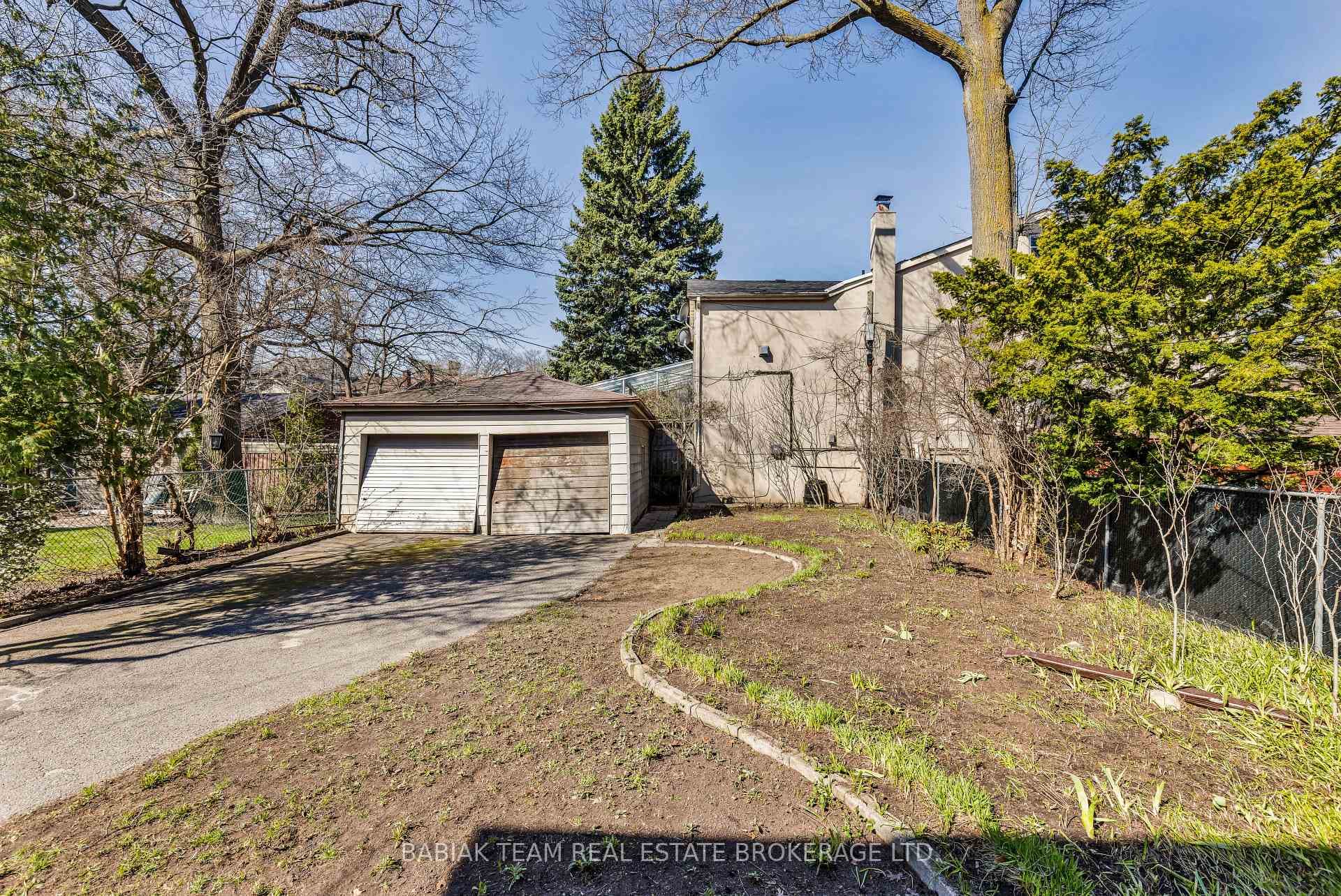 348 Runnymede Road photo 48