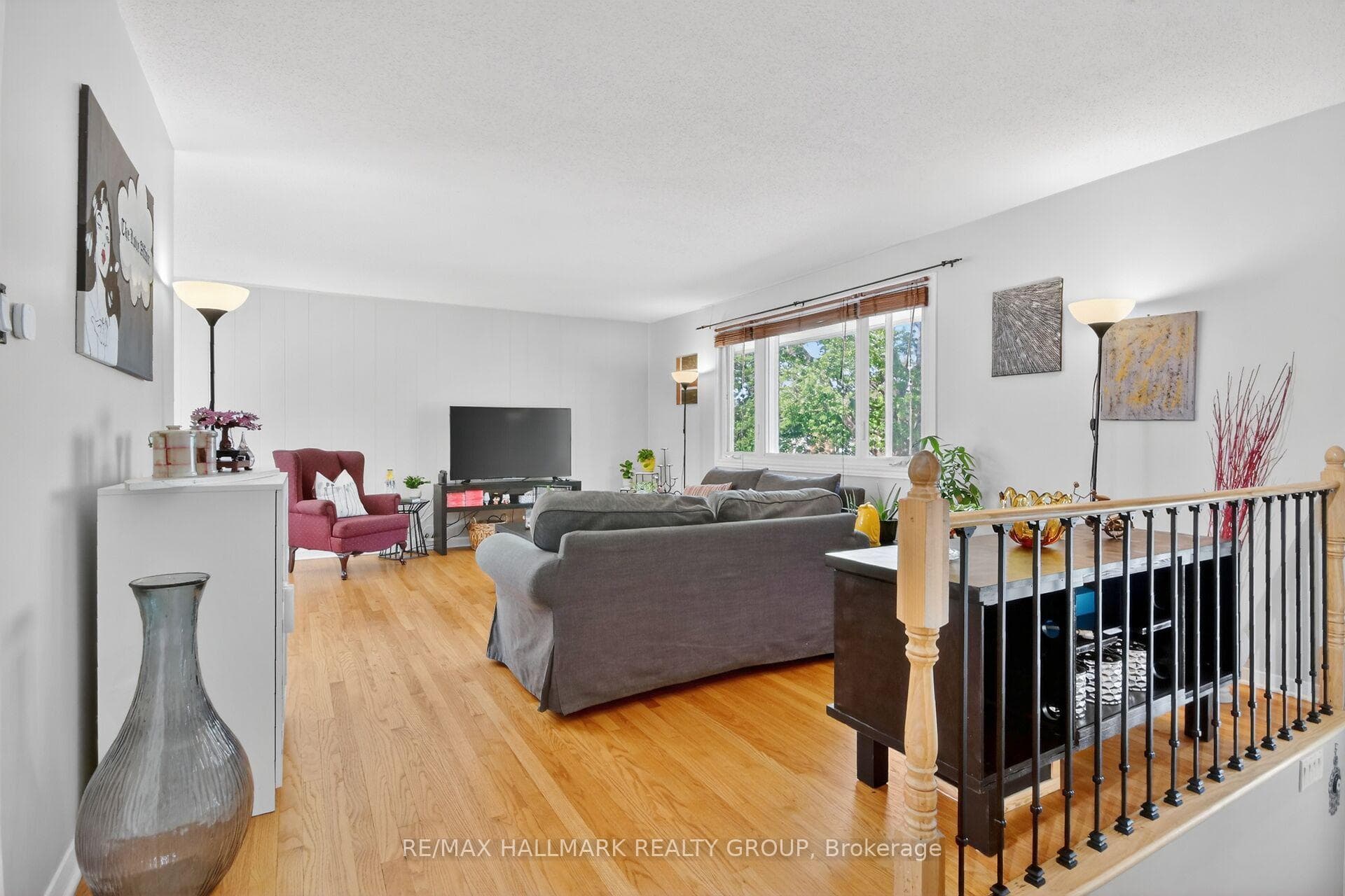 View into livingroom