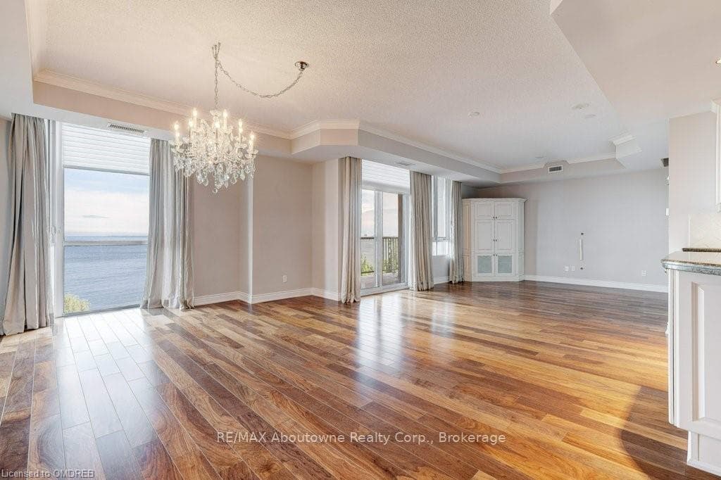 1477 LAKESHORE Road Unit 605 photo 3