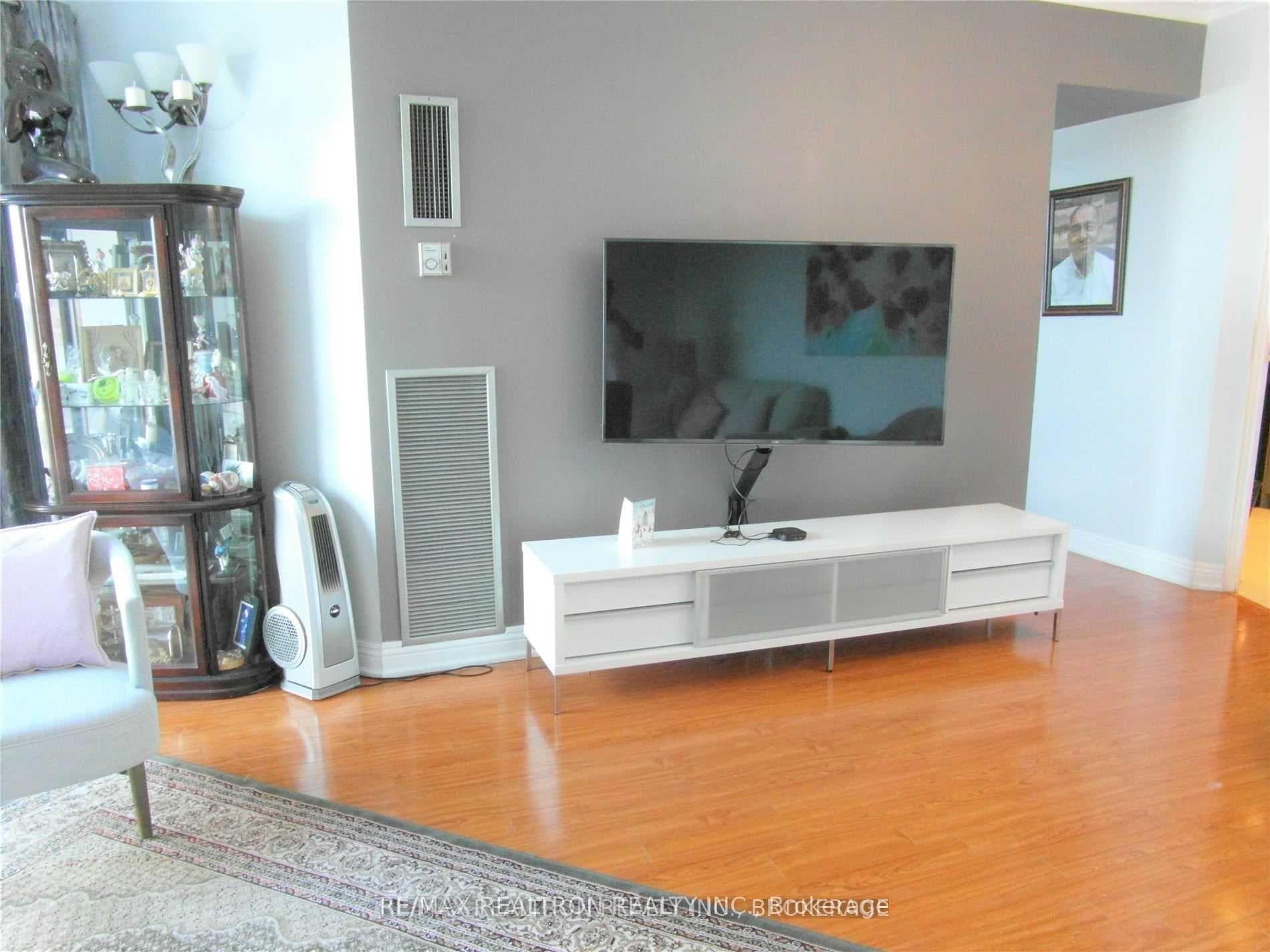 20 Dean Park Road Unit 1210 photo 11