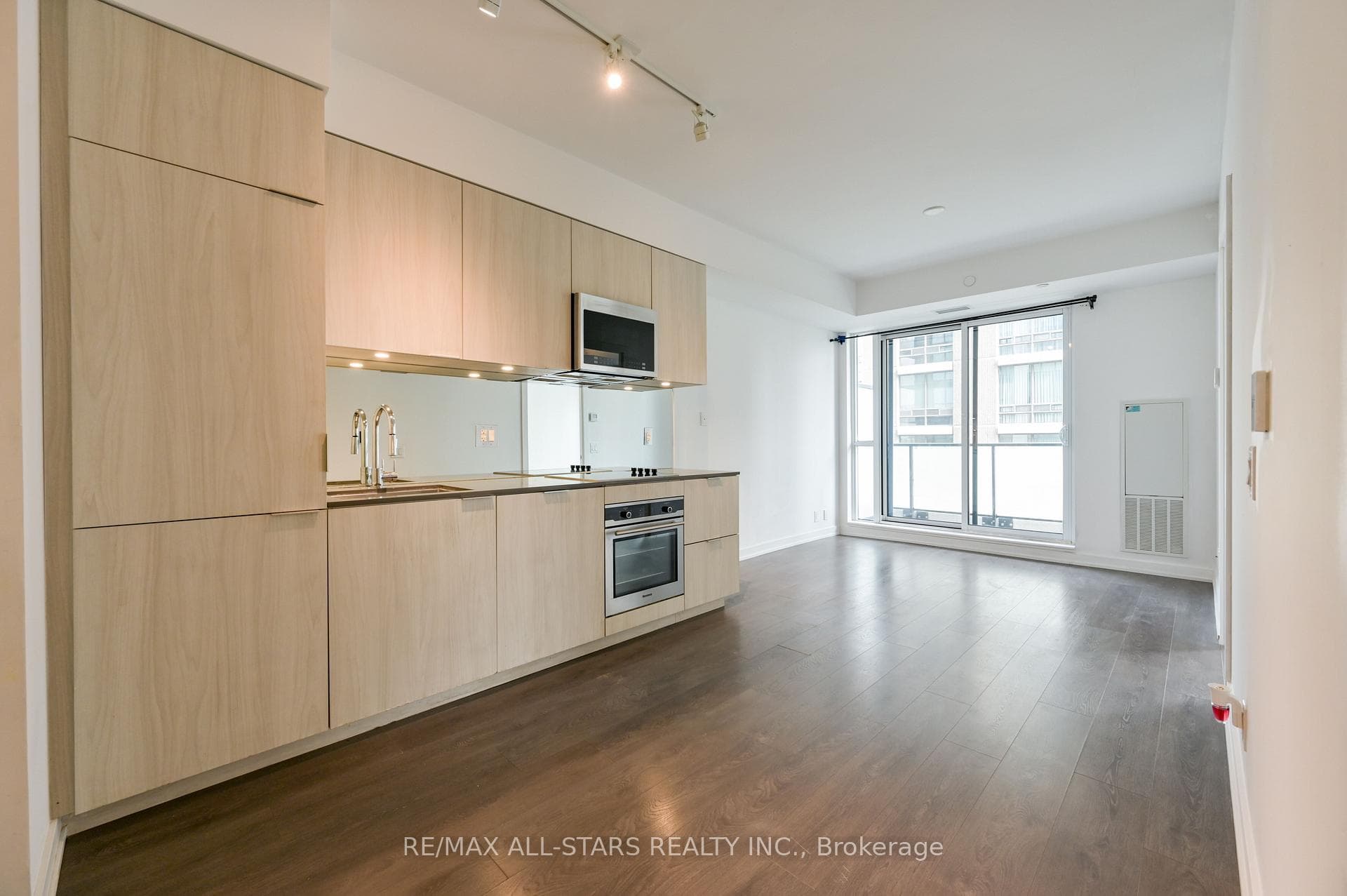 609 Avenue Road Unit 1001 photo 4