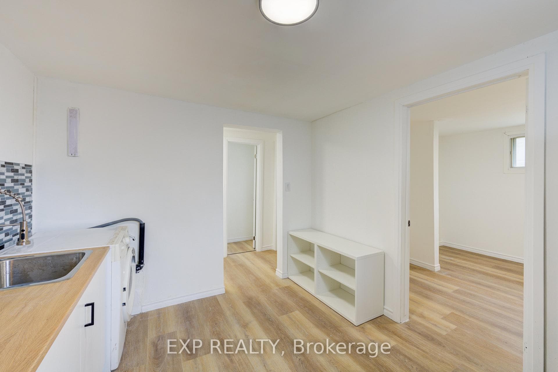524 Simcoe Street photo 14