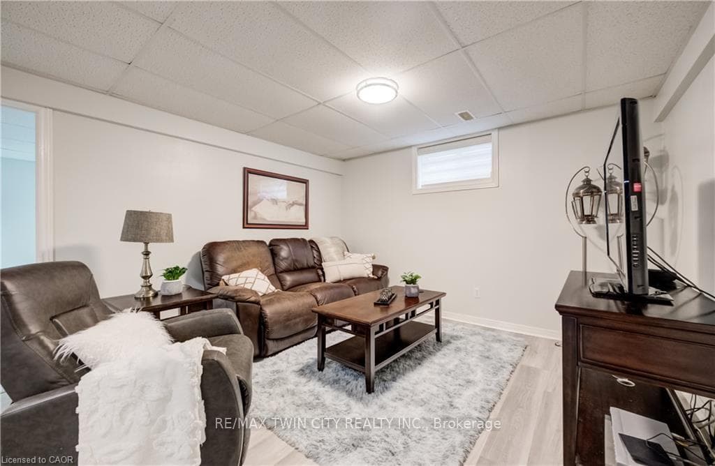 27 CHANDOS Drive photo 26