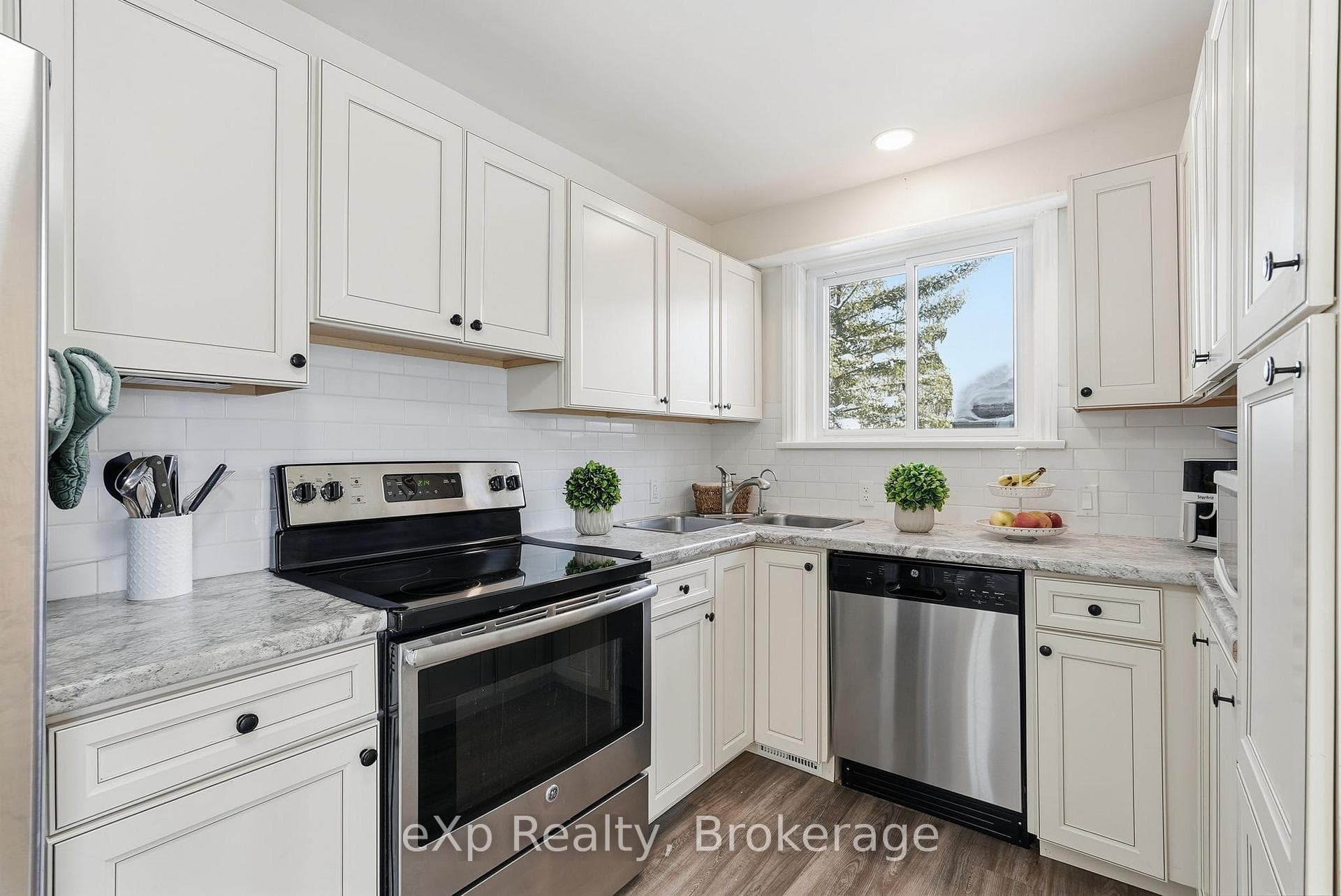 175 Colcleugh Avenue photo 13