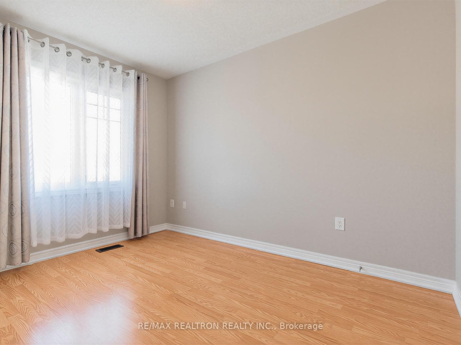 135 Windrow Street photo 21