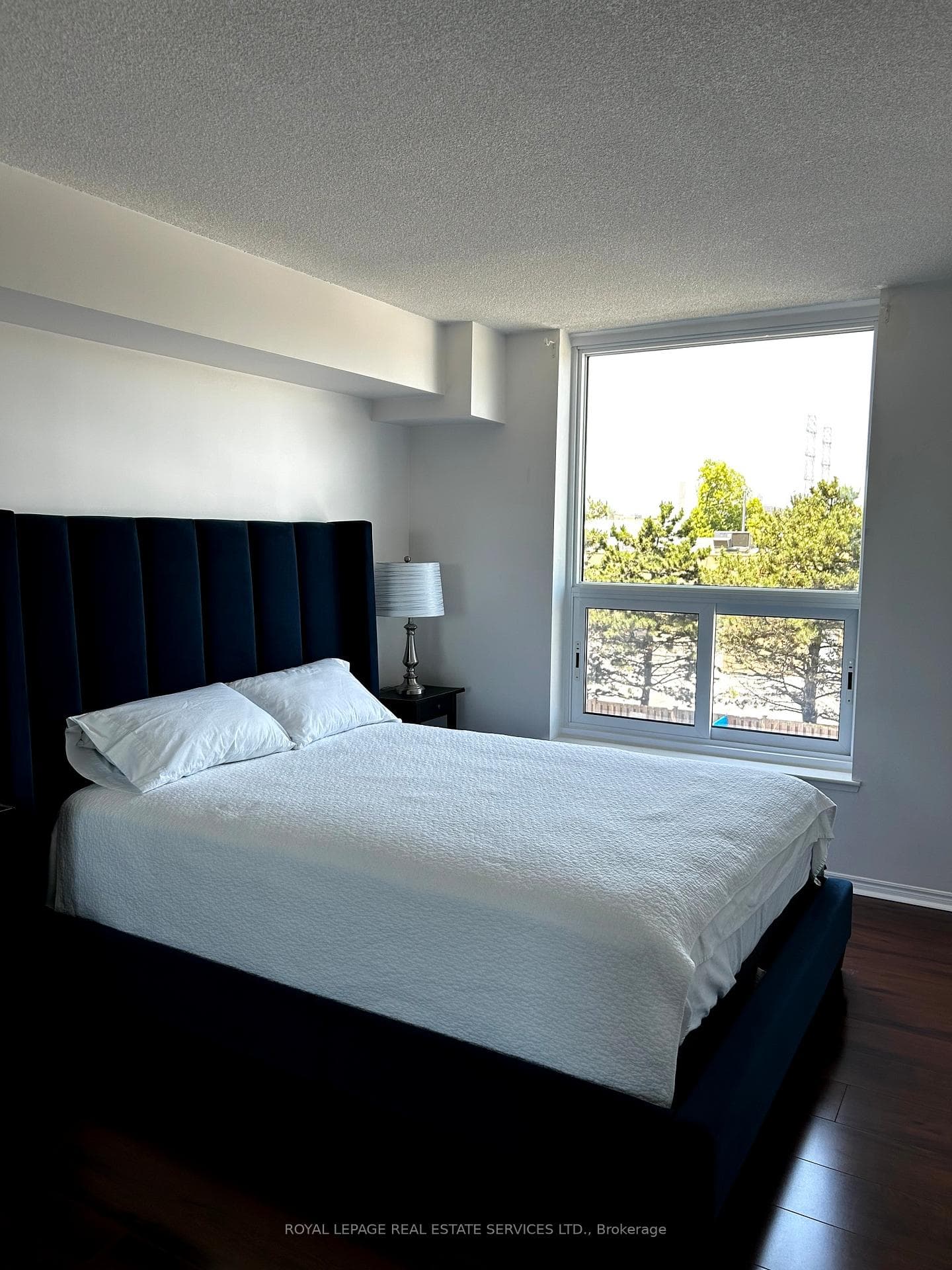 11 Thorncliffe Pk Drive Unit 204 photo 7