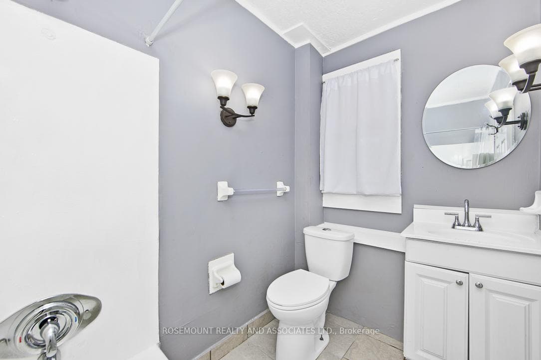 2952 King Road Unit A photo 8