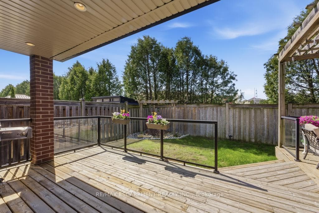 64 Onyx Court photo 34