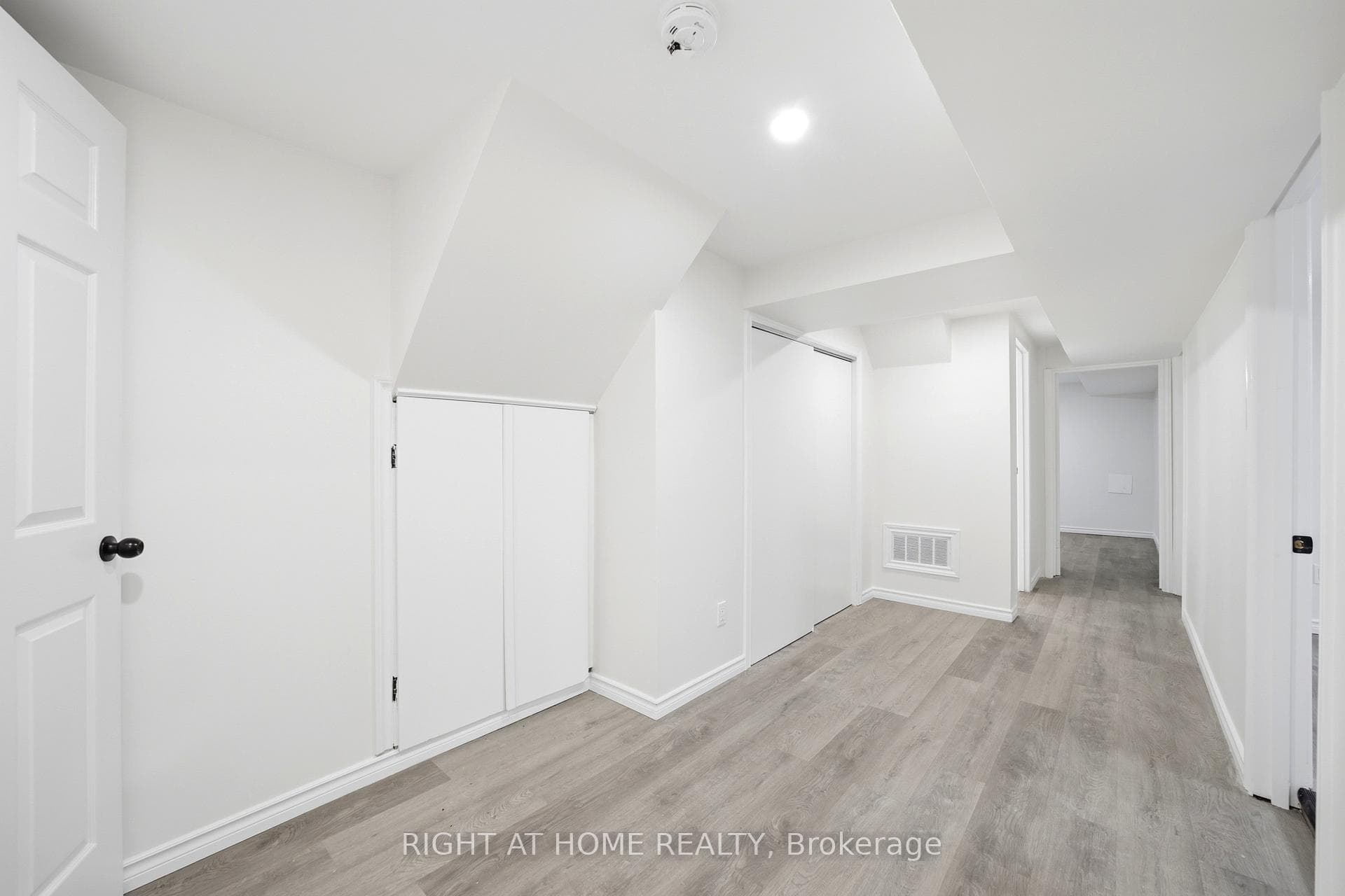 839 Glen Street photo 30
