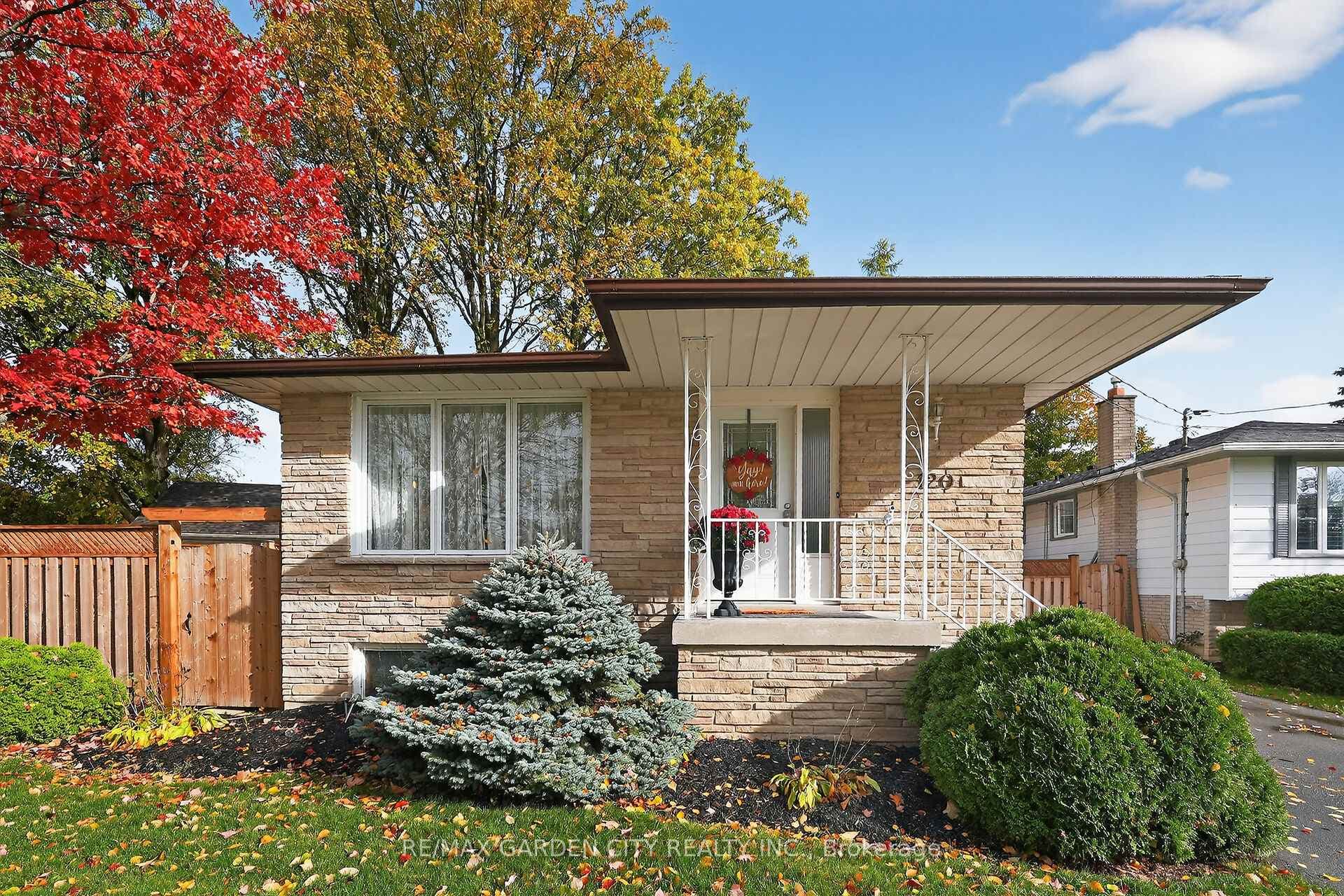 120 Kinross Street photo 2