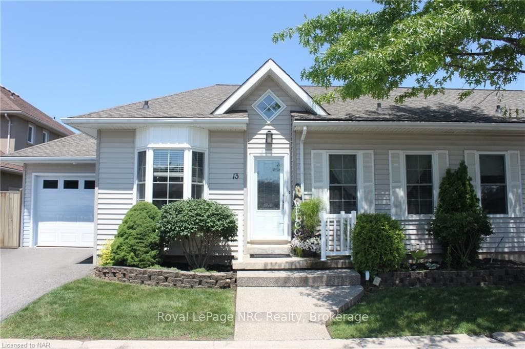608 Simcoe Street Unit 13 photo 1