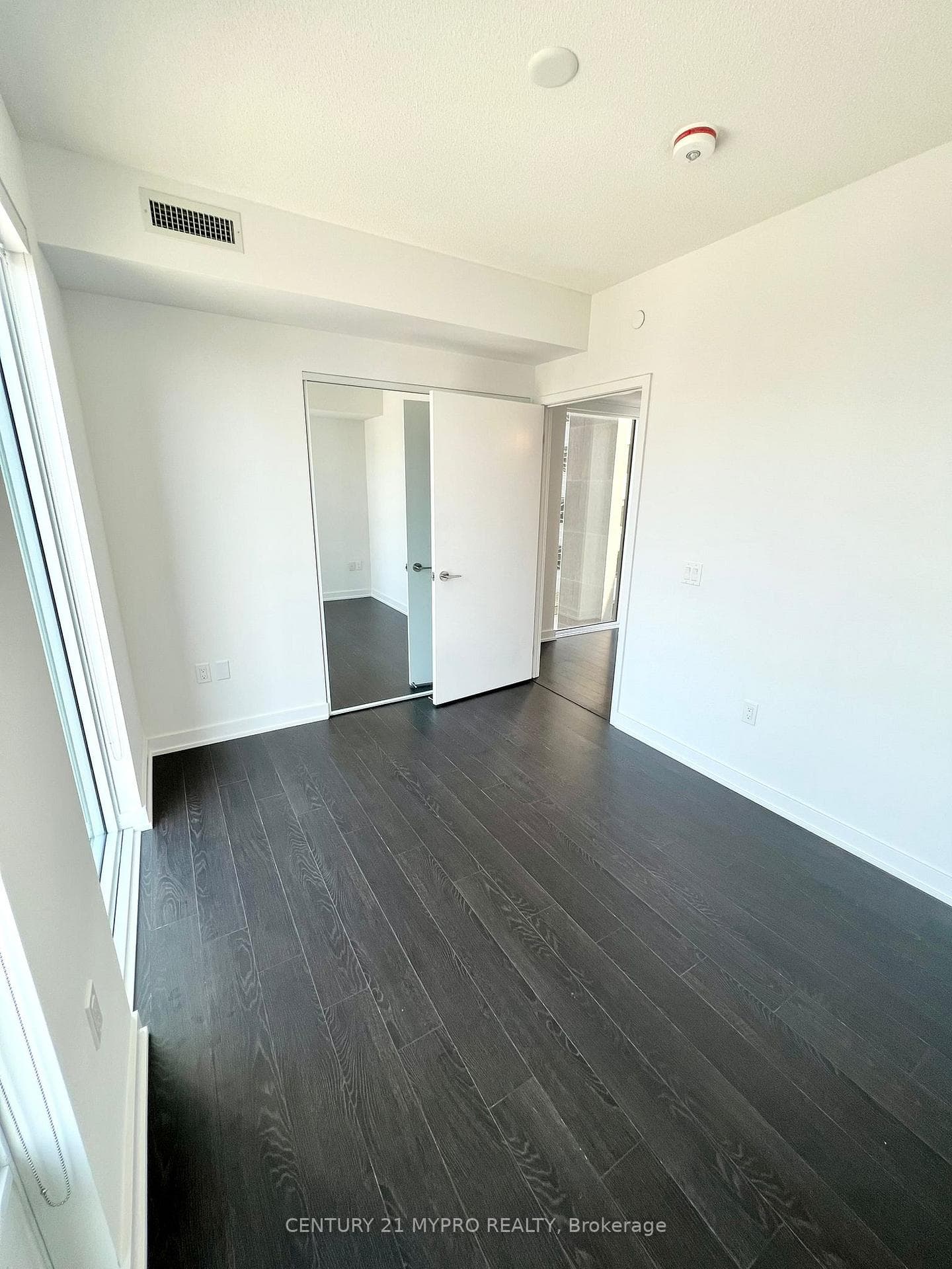 238 Simcoe Street Unit 1903 photo 7