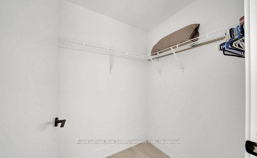2450 Old Bronte Road Unit 502 photo 13
