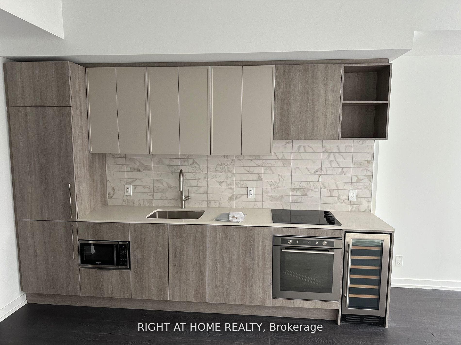 2020 Bathurst Street Unit 738 photo 4