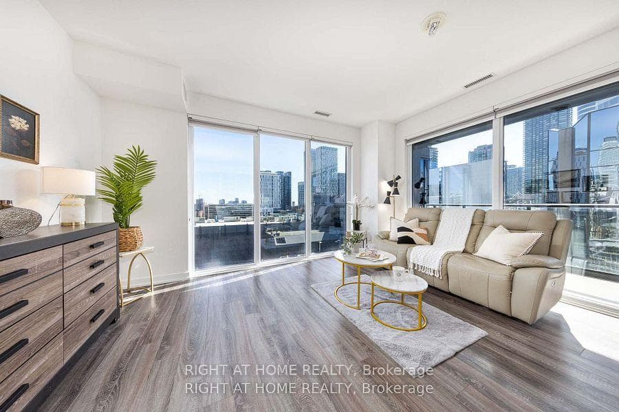 20 Edward Street Unit 1303 photo 6