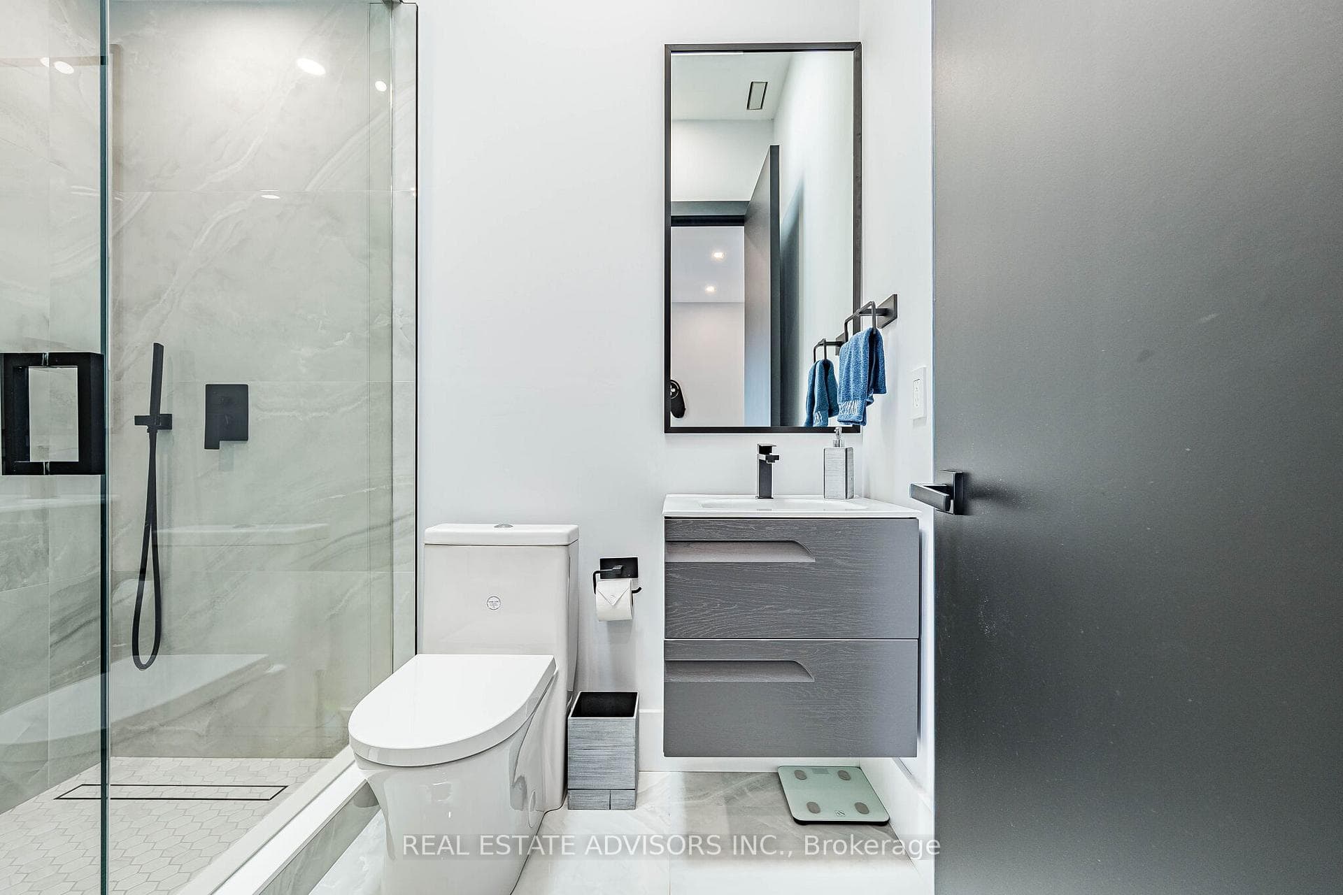 2nd bedroom ensuite