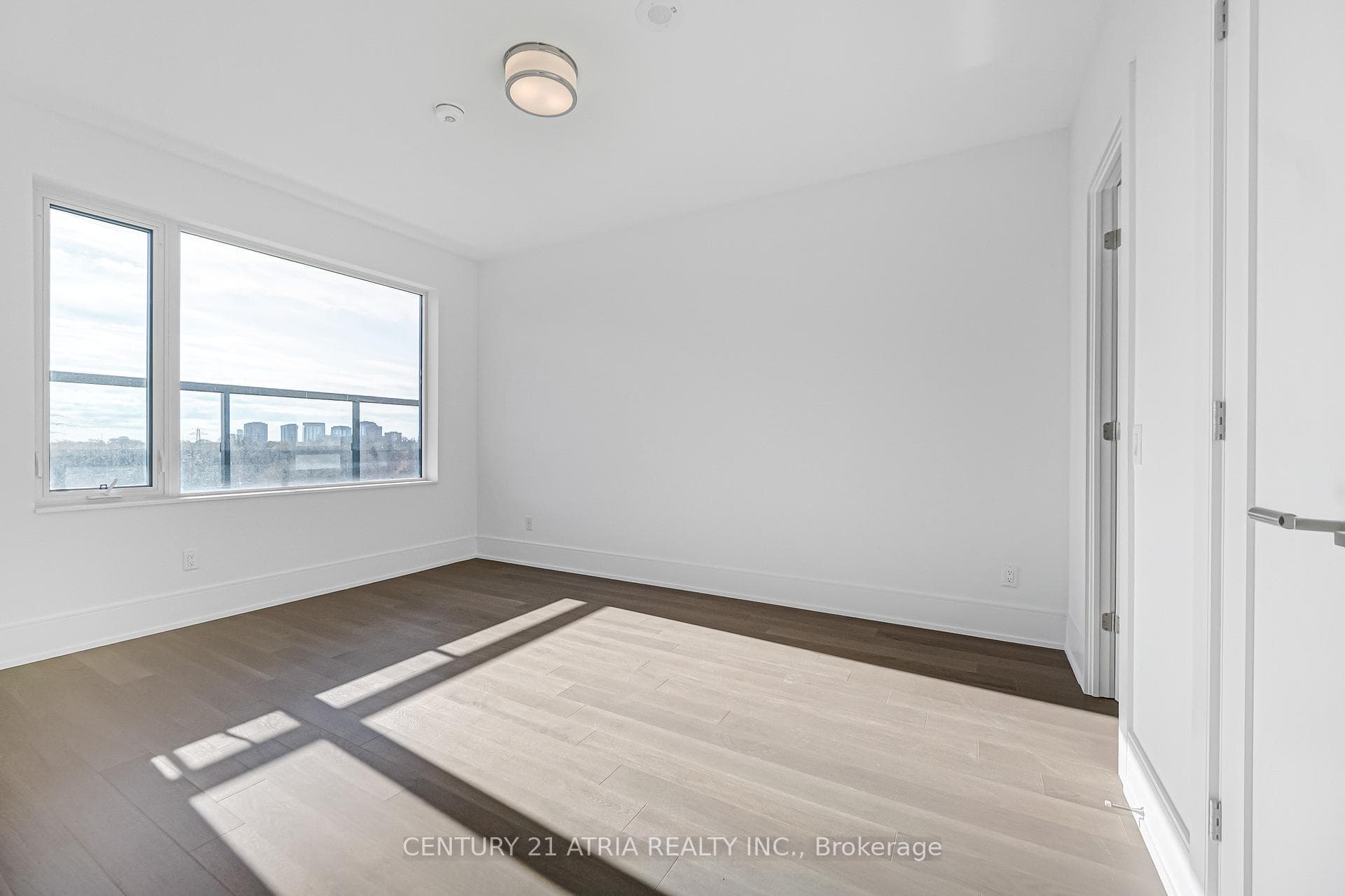 259 The Kingsway N/A Unit 606 photo 24