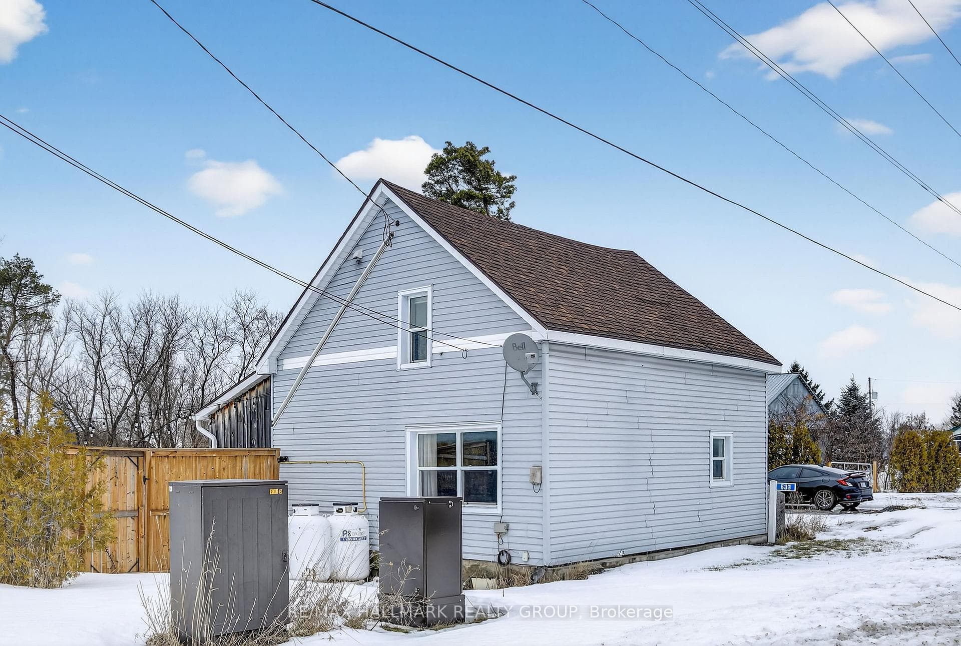633 Russell Road photo 3