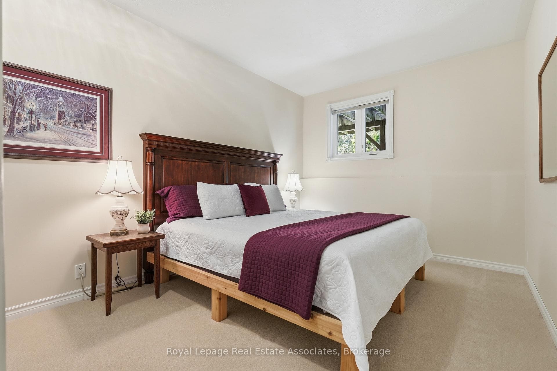 King-size Second bedroom, 9' Ceiling, Full Closet