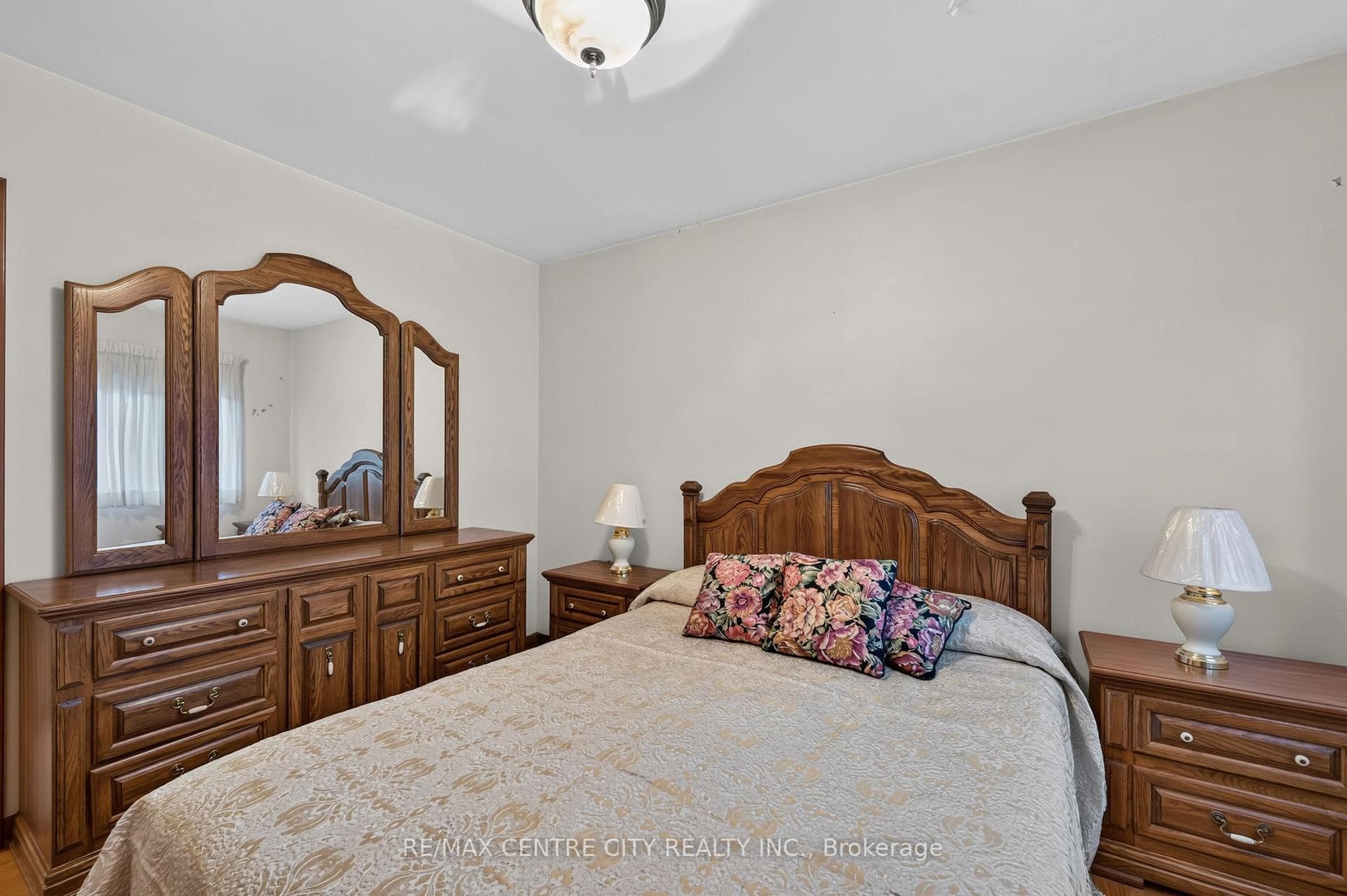 208 NIAGRA Street photo 13