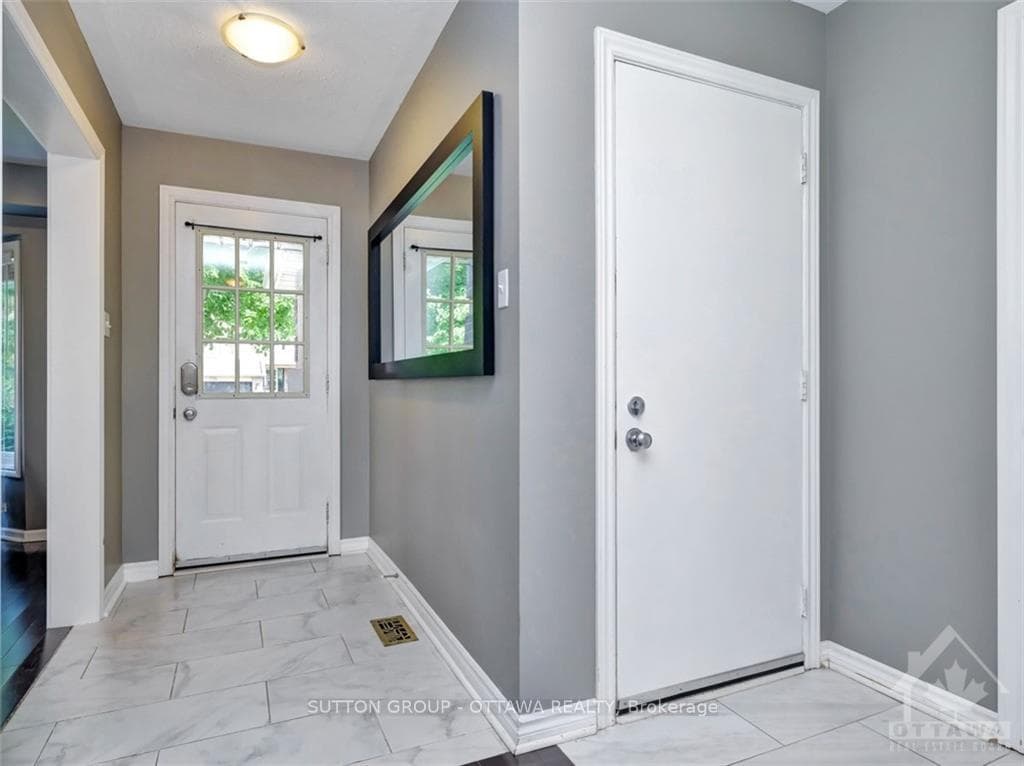 856 BEAUREGARD Crescent photo 3