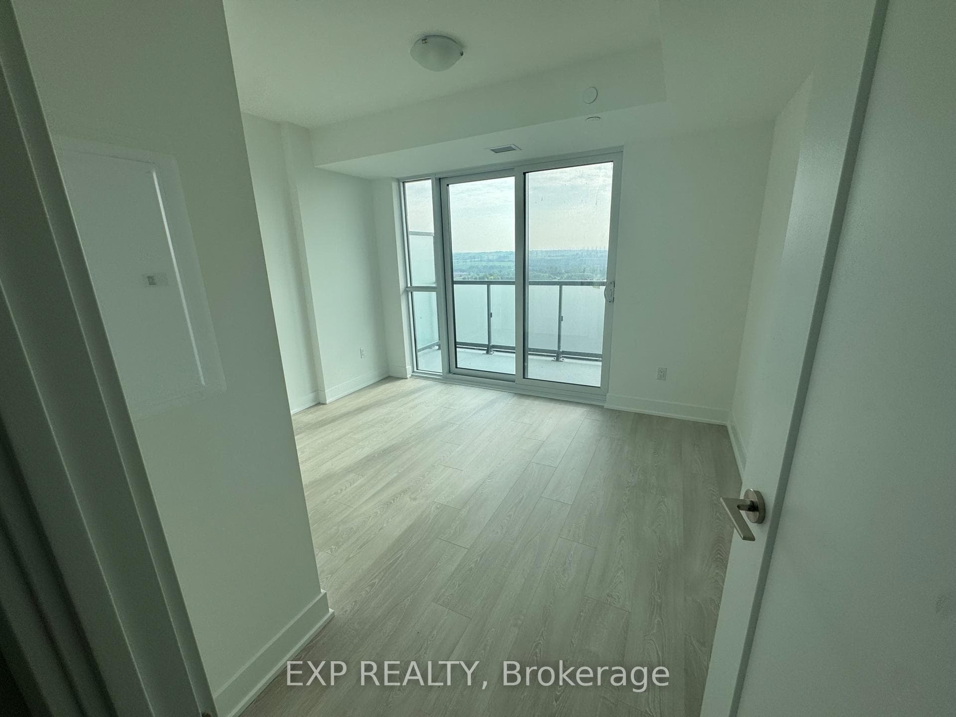 2545 Simcoe Street Unit 2403 photo 6