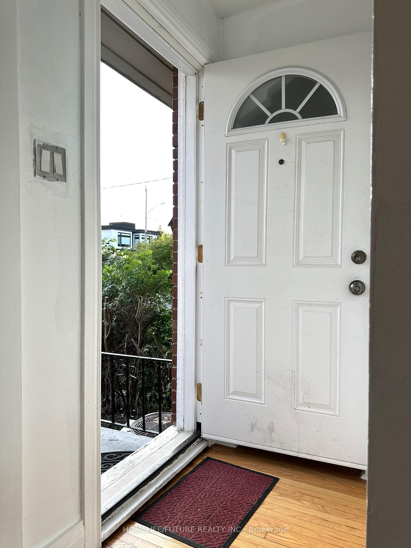 59 Squires Avenue Unit Main photo 3